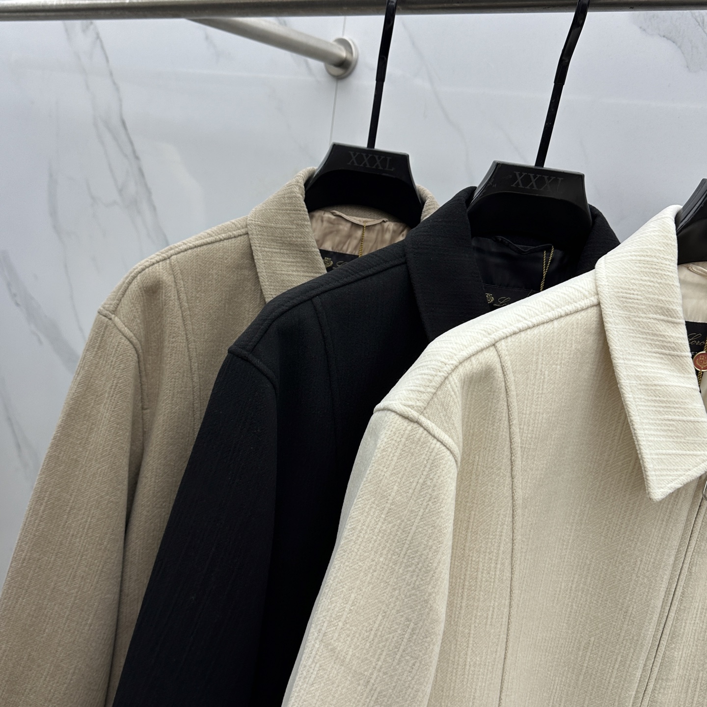 。 🆕lP🆕 ss秋冬新款发布 lP🆕翻领夹克外套，秋季爆款夹薄棉夹克，穿上就是舒适自在又显瘦的存在，慵