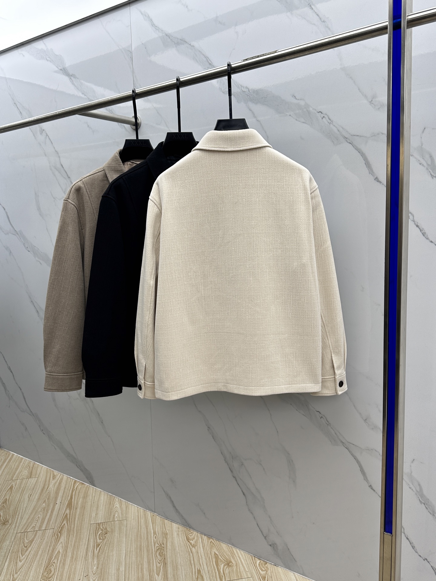 。 🆕lP🆕 ss秋冬新款发布 lP🆕翻领夹克外套，秋季爆款夹薄棉夹克，穿上就是舒适自在又显瘦的存在，慵