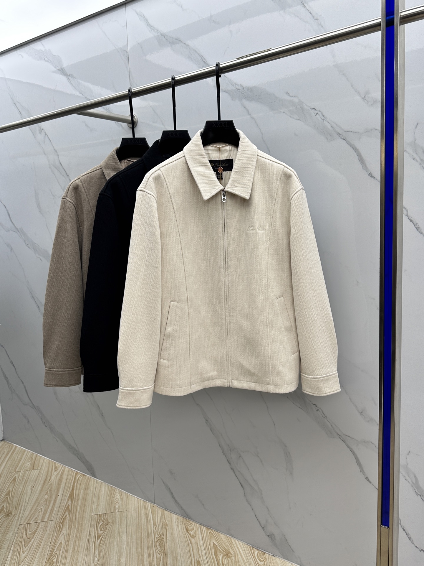 。 🆕lP🆕 ss秋冬新款发布 lP🆕翻领夹克外套，秋季爆款夹薄棉夹克，穿上就是舒适自在又显瘦的存在，慵