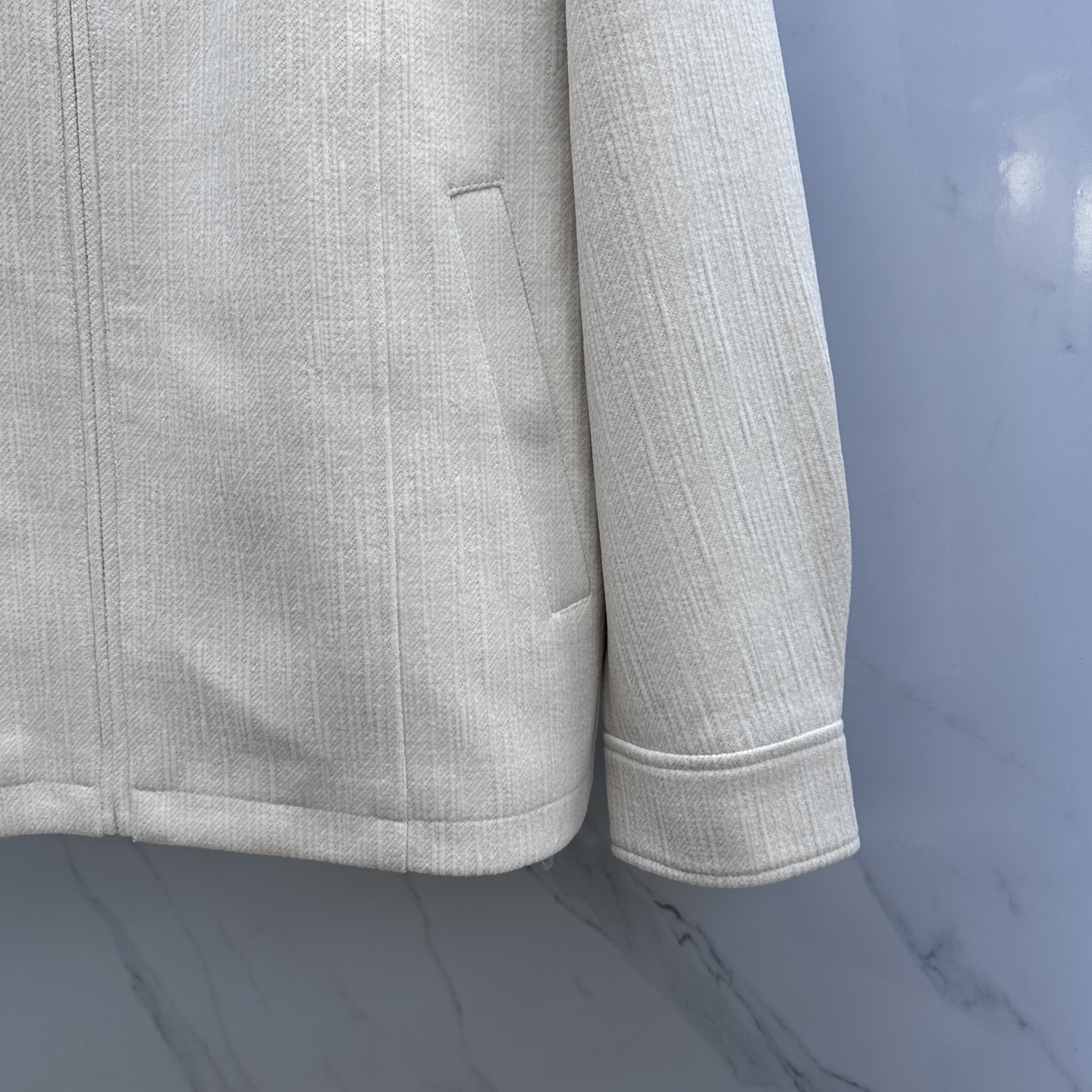 。 🆕lP🆕 ss秋冬新款发布 lP🆕翻领夹克外套，秋季爆款夹薄棉夹克，穿上就是舒适自在又显瘦的存在，慵