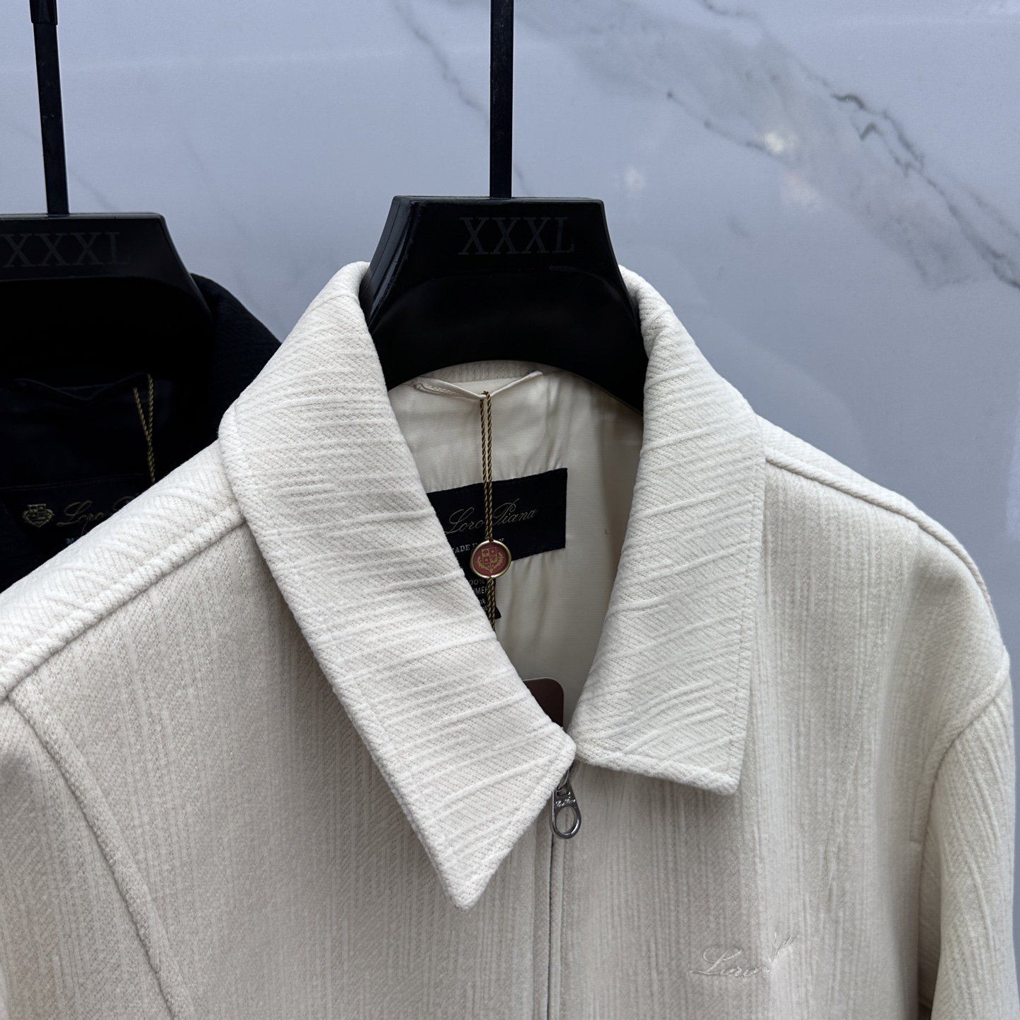 。 🆕lP🆕 ss秋冬新款发布 lP🆕翻领夹克外套，秋季爆款夹薄棉夹克，穿上就是舒适自在又显瘦的存在，慵