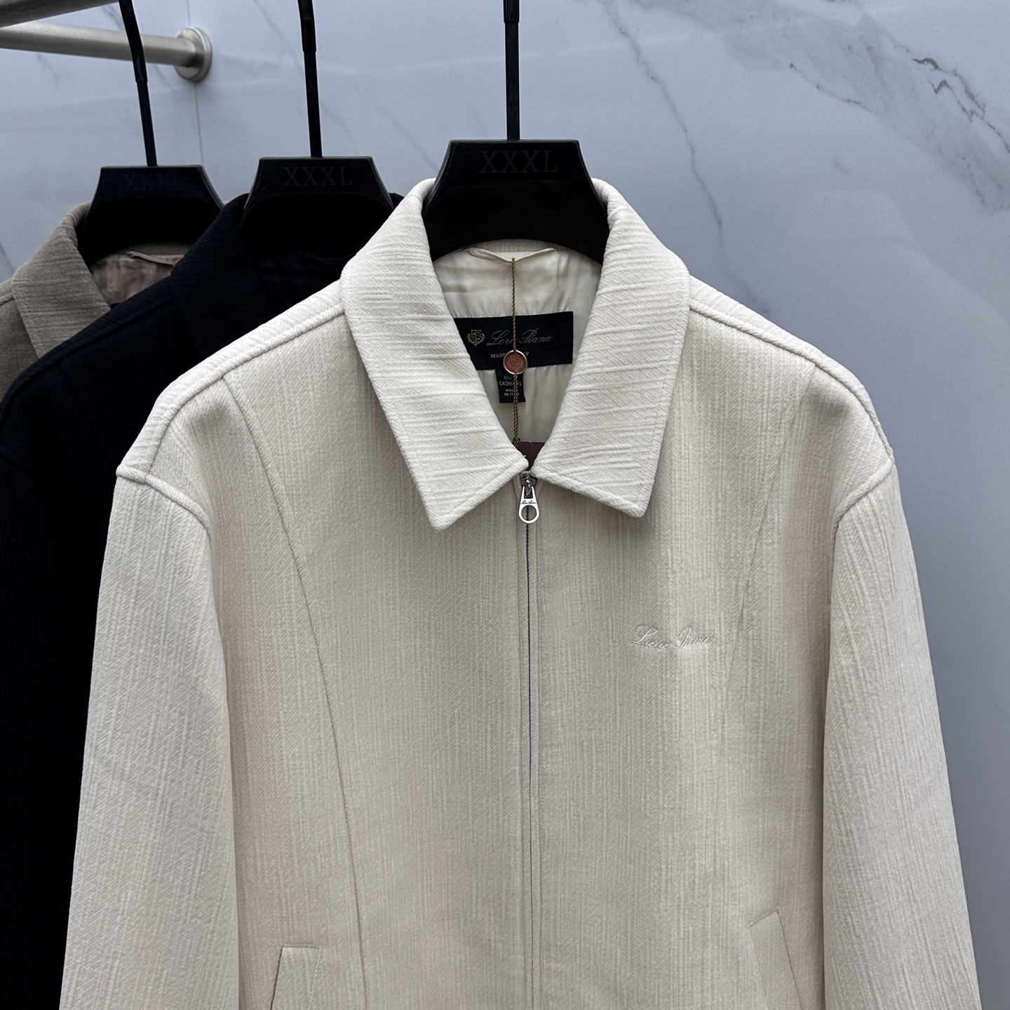 。 🆕lP🆕 ss秋冬新款发布 lP🆕翻领夹克外套，秋季爆款夹薄棉夹克，穿上就是舒适自在又显瘦的存在，慵