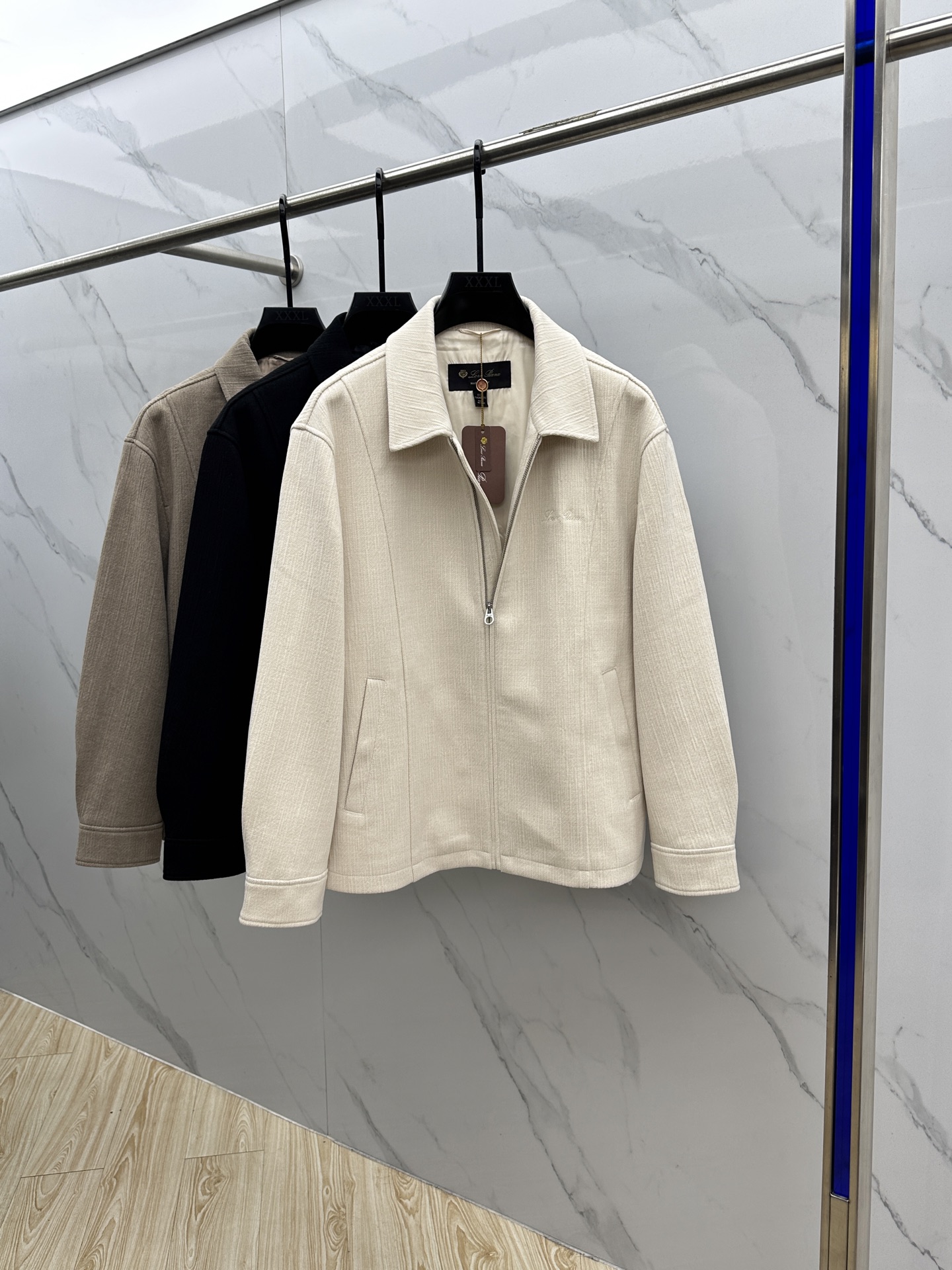 。 🆕lP🆕 ss秋冬新款发布 lP🆕翻领夹克外套，秋季爆款夹薄棉夹克，穿上就是舒适自在又显瘦的存在，慵