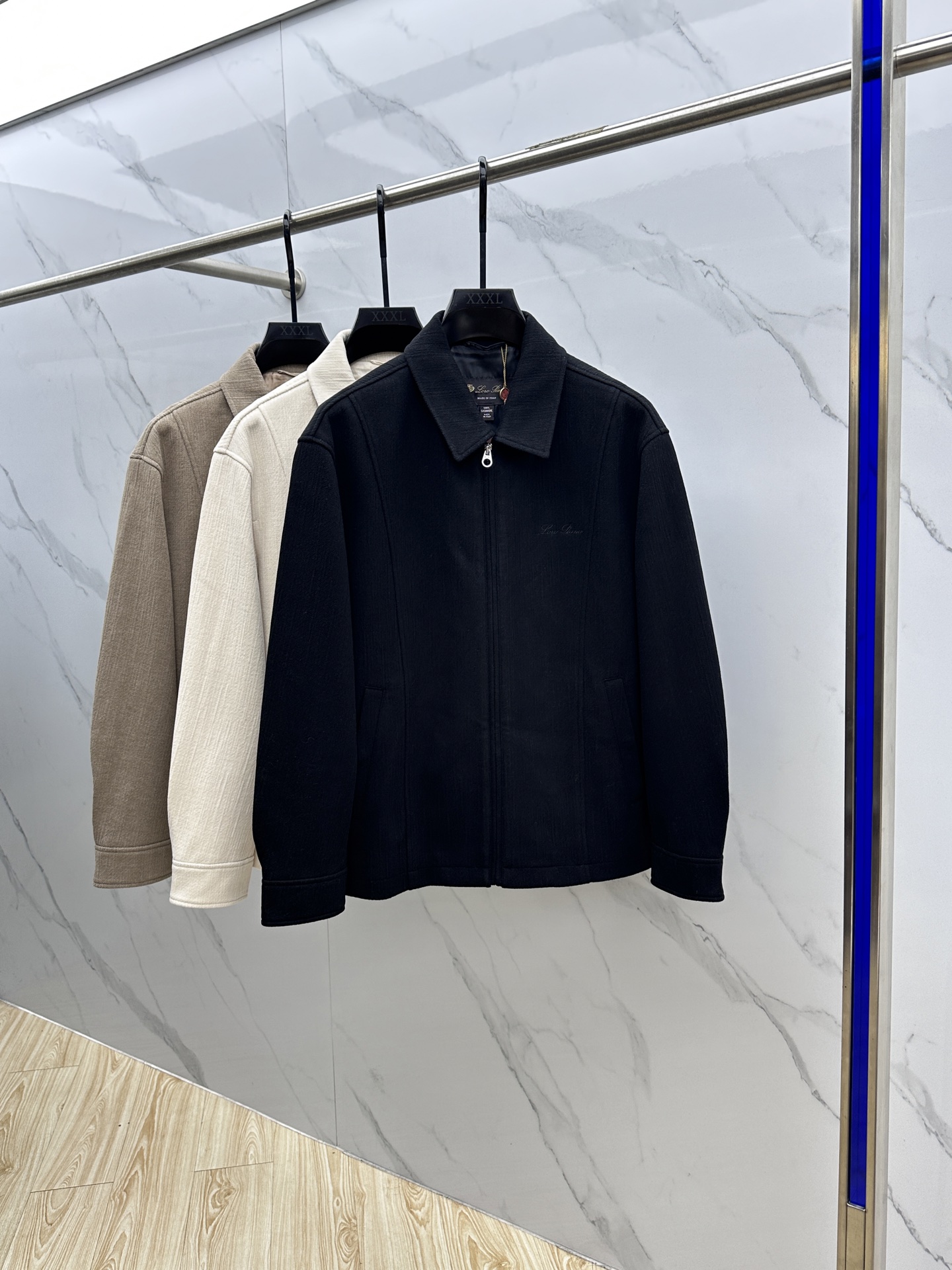 NO:516864,LP 1955ss autumn and winter new style is released. LP lapel jacket, a popular autumn thin cotton jacket, it is comfortable and comfortable to wear, lazy and casual, combined with clean and simple colors, it is particularly pleasing to look at and suitable for daily wear~ I love to launch sports items embellished with vitality prints!  Three-standard HS size M-3XL, loro piana, jackets & coats, jackets & coats, alexander wang19860909LP 1955ss秋冬新款发布 LP翻领夹克外套,秋季爆款夹薄棉夹克,穿上就是舒适自在又显瘦的存在,慵懒而随性,结合干净简单的色系就特别耐看,适合日常穿着~倾情推出缀饰活力印花的运动单品！三标齐全hs 尺码M-3XL,,loro piana,jackets & coats,jackets & coats,alexander wang,Men's clothing