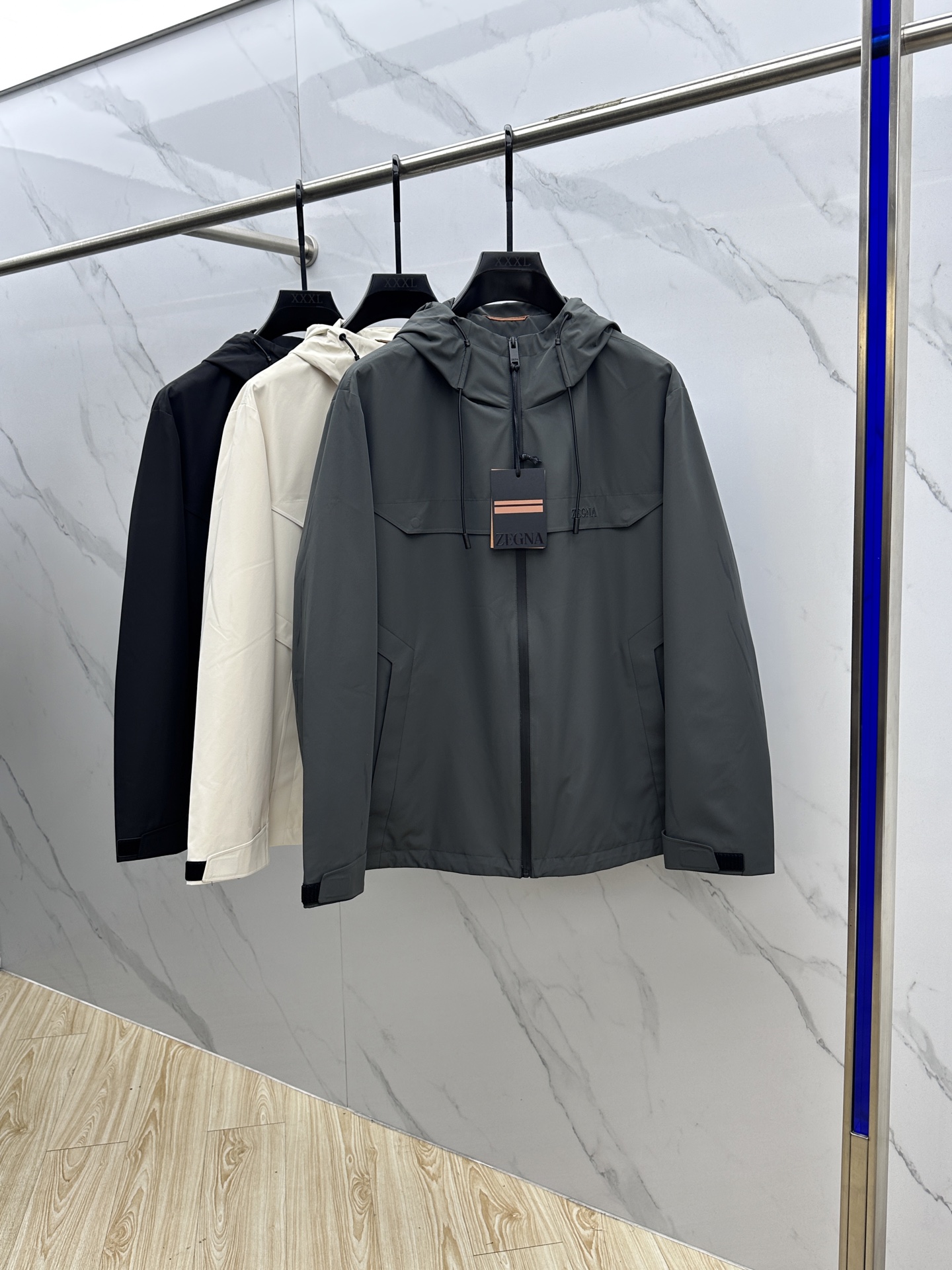 NO:515330,Zegna** 2025 early autumn latest fashion designer jacket jacket. Details show the design changes of high-end structural tailoring to show the diverse image changes of men, slim and neat, tailoring, meet the popular multi-layered outfits nowadays, versatile styles of life, complete three standards, fine-quality shipment hs code number M-3XL, zegna, jackets & coats, jackets & coats, alexander wang19860909杰尼亚*Zegna** 2025早秋最新款时尚设计师款夹克外套.处处细节显工艺足够的高级结构性剪裁的设计改变来展现男士多样的形象变化,修身利落、剪裁合体,满足时下正流行的多层次穿搭,生活百搭款式 三标齐全 精品出货hs 码数M-3XL,,zegna,jackets & coats,jackets & coats,alexander wang,Men's clothing