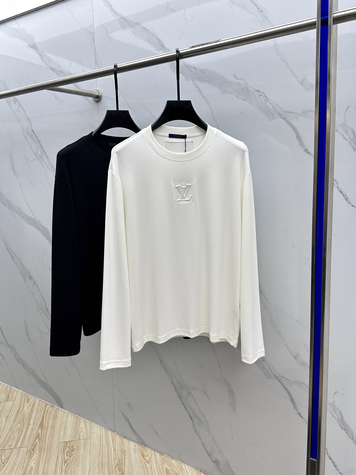 🆕1V*路易威登 驴家 2025秋冬新款男装打底长T🌟凹凸字母立体压纹识标贴布刺绣他休闲宽松长袖打底衫 