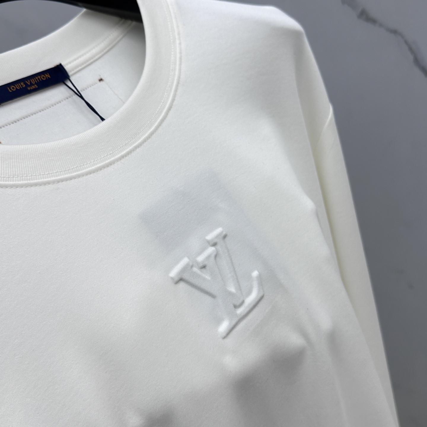 🆕1V*路易威登 驴家 2025秋冬新款男装打底长T🌟凹凸字母立体压纹识标贴布刺绣他休闲宽松长袖打底衫 