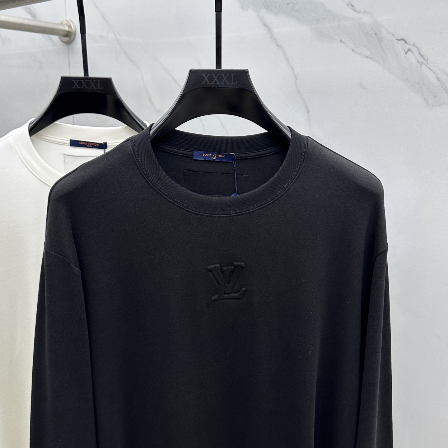 🆕1V*路易威登 驴家 2025秋冬新款男装打底长T🌟凹凸字母立体压纹识标贴布刺绣他休闲宽松长袖打底衫 