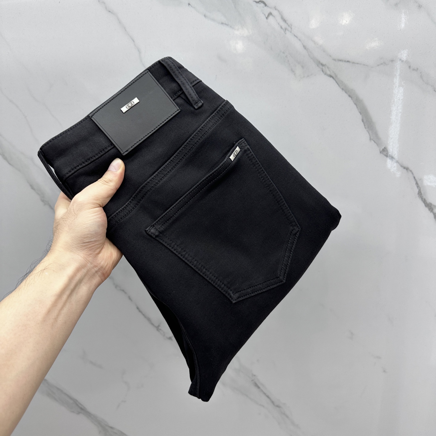 NO:515352,Dior*Dior High-end customization, the latest jeans in early autumn 2025 are released simultaneously on the counter. Original custom reproduction. Customer-supplied hardware and accessories. Original quality. Imported fixed-color denim elastic fabric. Heavy industry washing. Fine workmanship and excellent upper body!  Selected single products, complete three standards, original AD single product, number 28-38 without 37,,dior,dior,jeans,alexander wang19860909Dior*迪奥 高端定制、2025早秋最新款牛仔裤 柜台同步发售 原版定制复刻 客供五金辅料 原单品质 进口固色牛仔弹力面料 重工洗水 做工走线精细 上身绝佳！优选单品 三标齐全 AD原单出品 码数28-38无37,,dior,dior,jeans,alexander wang,Men's clothing