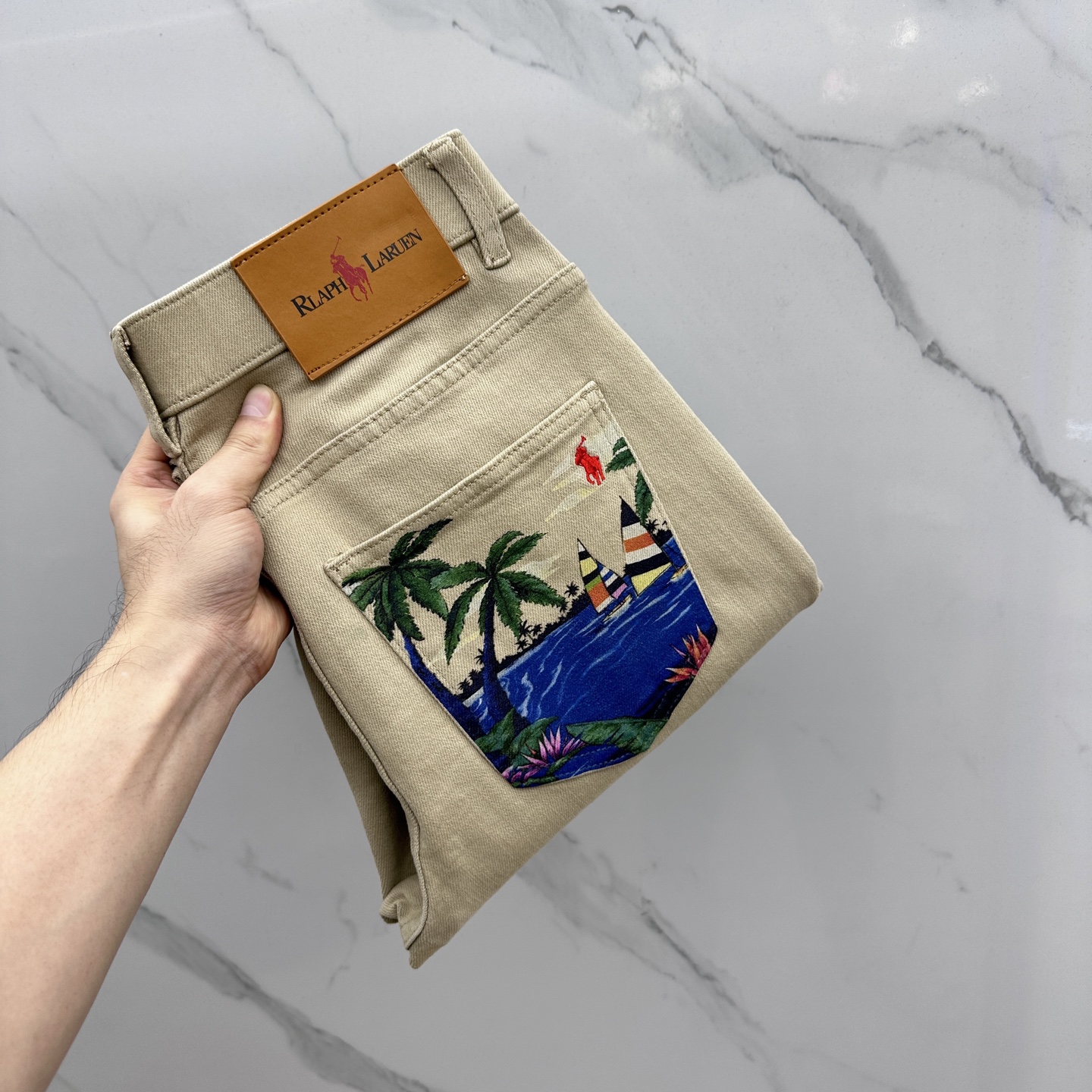 NO:515354,Luff Lauren, high-end customization, the latest jeans in early autumn 2025, are released simultaneously on the counter, original custom reproduction, customer-supplied hardware and accessories, original quality, imported fixed-color denim elastic fabric, heavy industry washing, fine workmanship and excellent upper body!  Selected single products, complete three standards, original AD single product, number 29-38 without 37, jeans, alexander wang19860909拉夫劳伦 高端定制、2025早秋最新款牛仔裤 柜台同步发售 原版定制复刻 客供五金辅料 原单品质 进口固色牛仔弹力面料 重工洗水 做工走线精细 上身绝佳！优选单品 三标齐全 AD原单出品 码数29-38无37,,jeans,alexander wang,Men's clothing