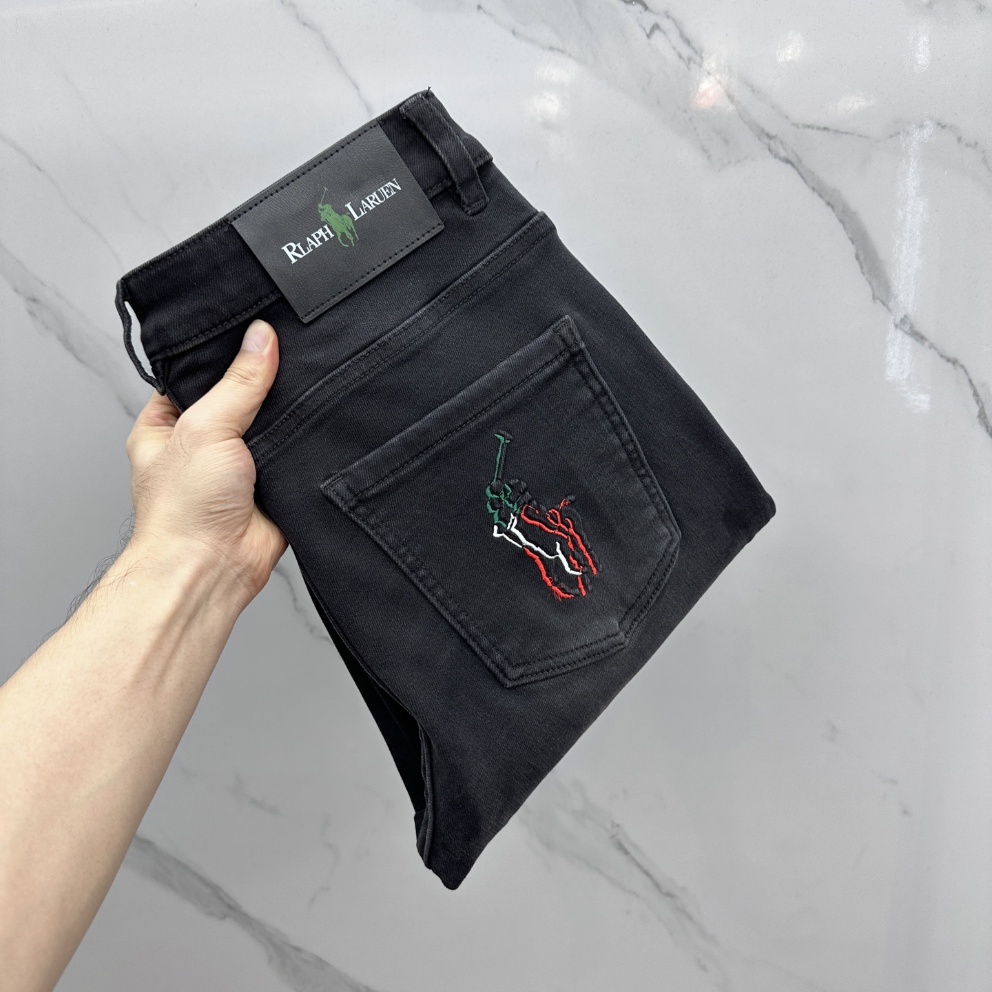 NO:514270,Luff Lauren, high-end customization, the latest jeans in early autumn 2025, are released simultaneously on the counter, original custom reproduction, customer-supplied hardware and accessories, original quality, imported fixed-color denim elastic fabric, heavy industry washing, fine workmanship and excellent upper body!  Selected single products, complete three standards, original AD single product, number 29-38 without 37, jeans, alexander wang19860909拉夫劳伦 高端定制、2025早秋最新款牛仔裤 柜台同步发售 原版定制复刻 客供五金辅料 原单品质 进口固色牛仔弹力面料 重工洗水 做工走线精细 上身绝佳！优选单品 三标齐全 AD原单出品 码数29-38无37,,jeans,alexander wang,Men's clothing