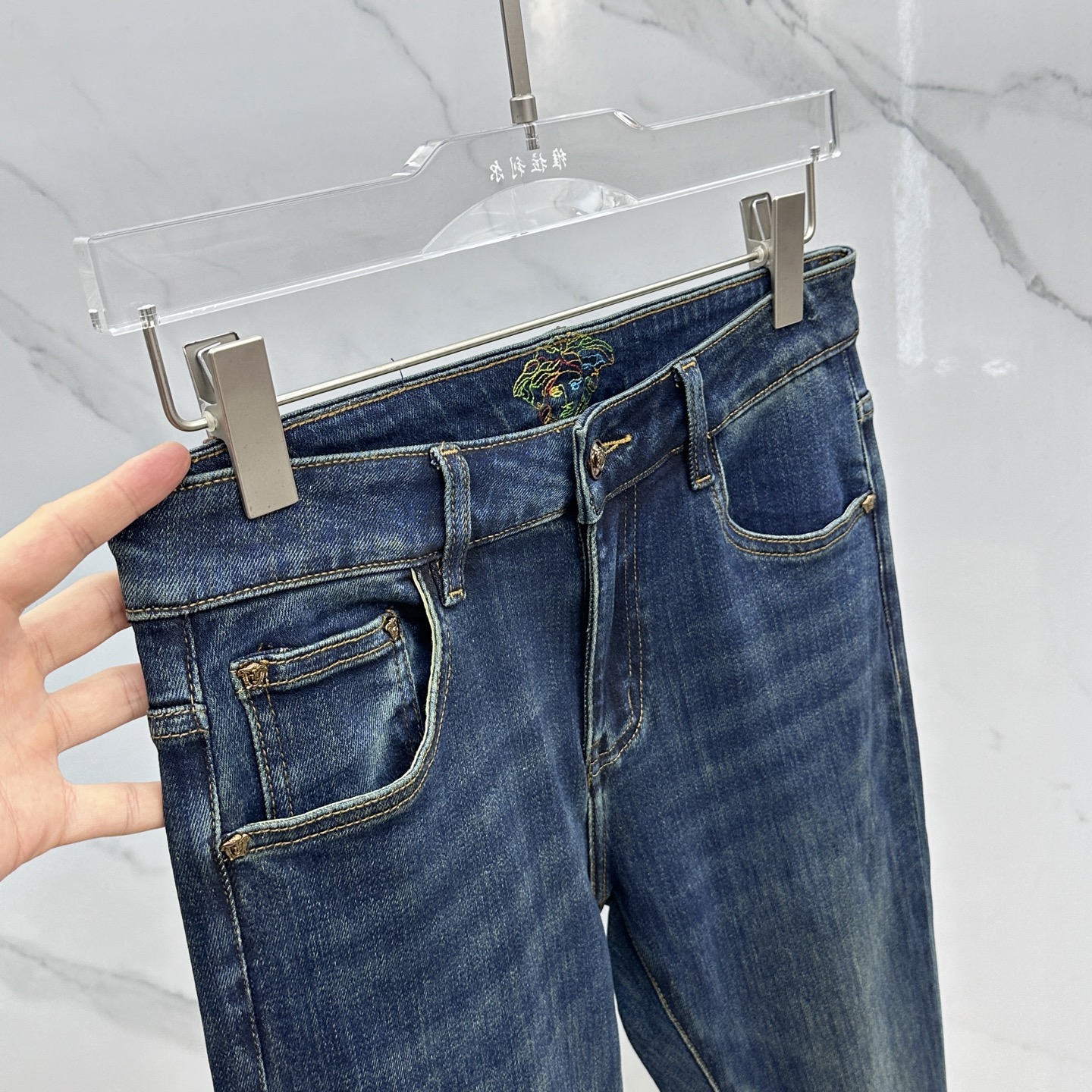  🆕Versace范思哲 🔥高端定制、2025早秋最新款牛仔裤 柜台同步发售 原版定制复刻 客供五金辅料
