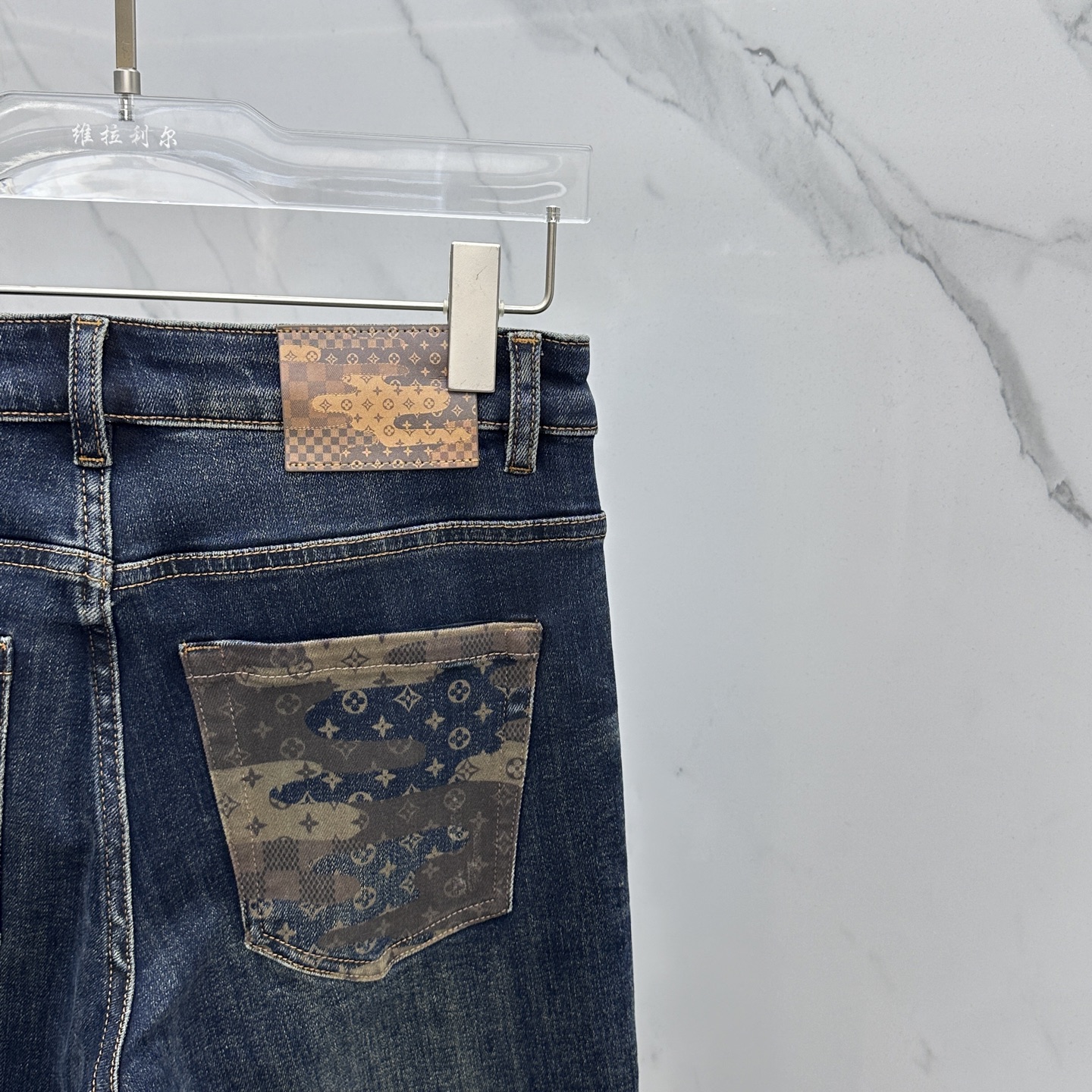  🆕1V*路易威登 🔥高端定制、2025早秋最新款牛仔裤 柜台同步发售 原版定制复刻 客供五金辅料 原单