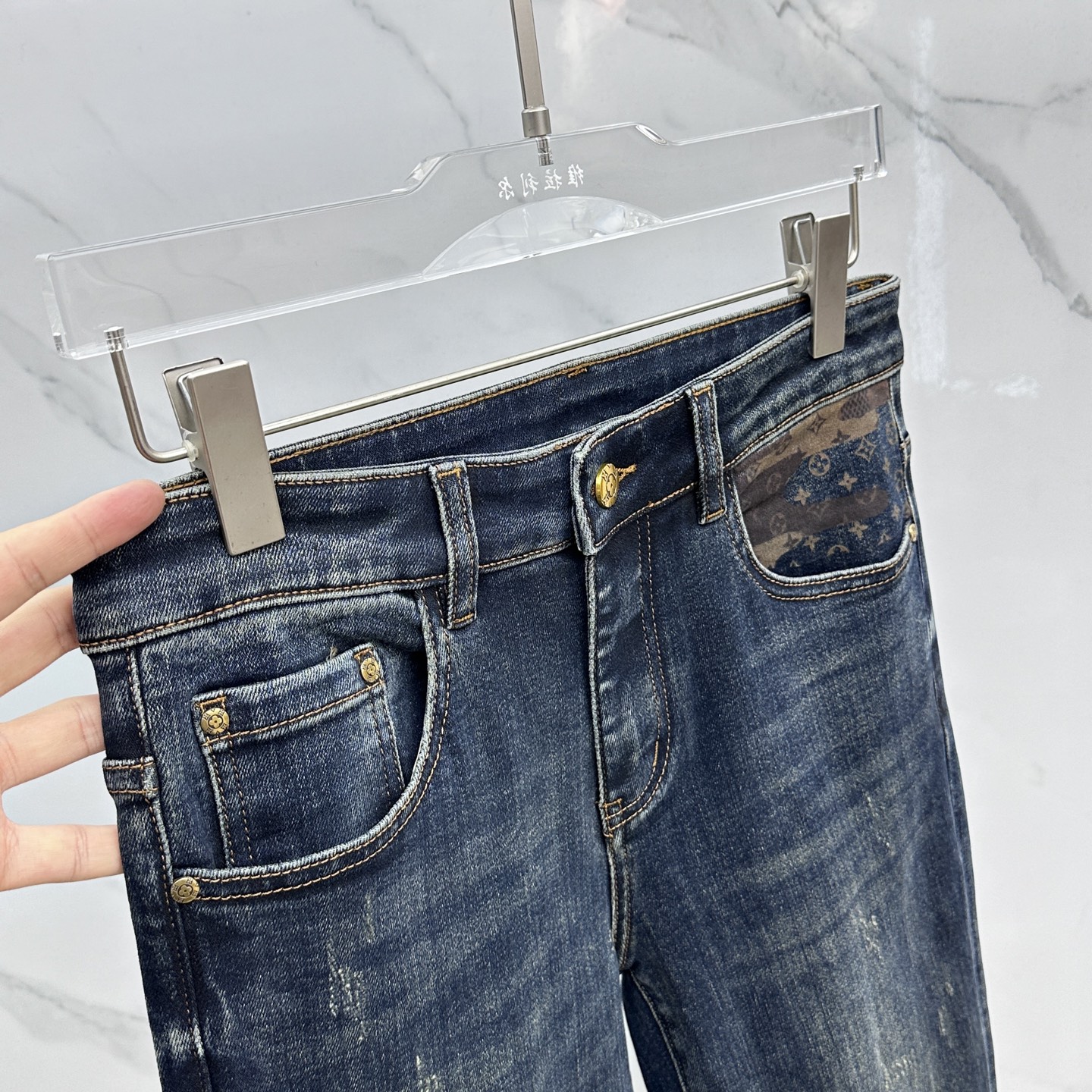  🆕1V*路易威登 🔥高端定制、2025早秋最新款牛仔裤 柜台同步发售 原版定制复刻 客供五金辅料 原单