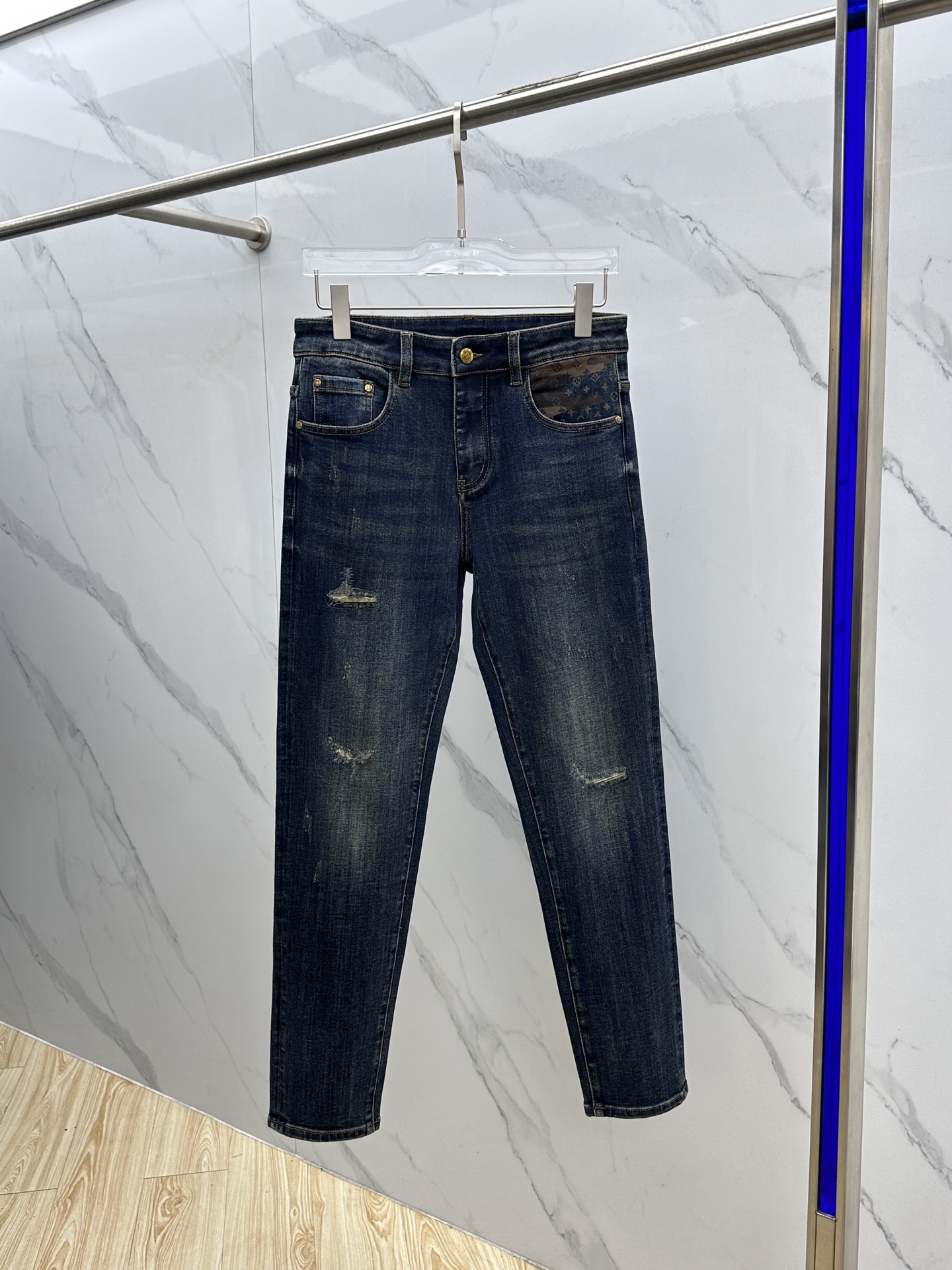  🆕1V*路易威登 🔥高端定制、2025早秋最新款牛仔裤 柜台同步发售 原版定制复刻 客供五金辅料 原单