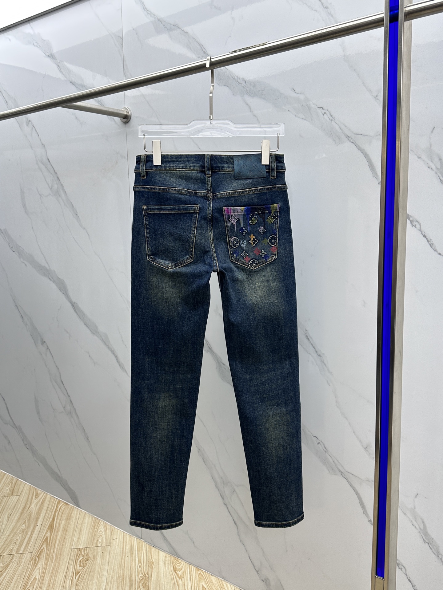  🆕1V*路易威登 🔥高端定制、2025早秋最新款牛仔裤 柜台同步发售 原版定制复刻 客供五金辅料 原单