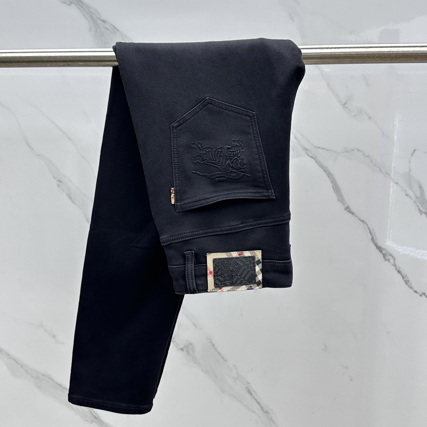  🆕Burberry巴宝莉 🔥高端定制、2025早秋最新款牛仔裤 柜台同步发售 原版定制复刻 客供五金辅