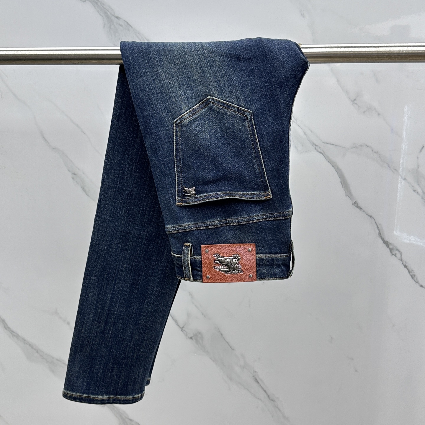  🆕Burberry巴宝莉 🔥高端定制、2025早秋最新款牛仔裤 柜台同步发售 原版定制复刻 客供五金辅