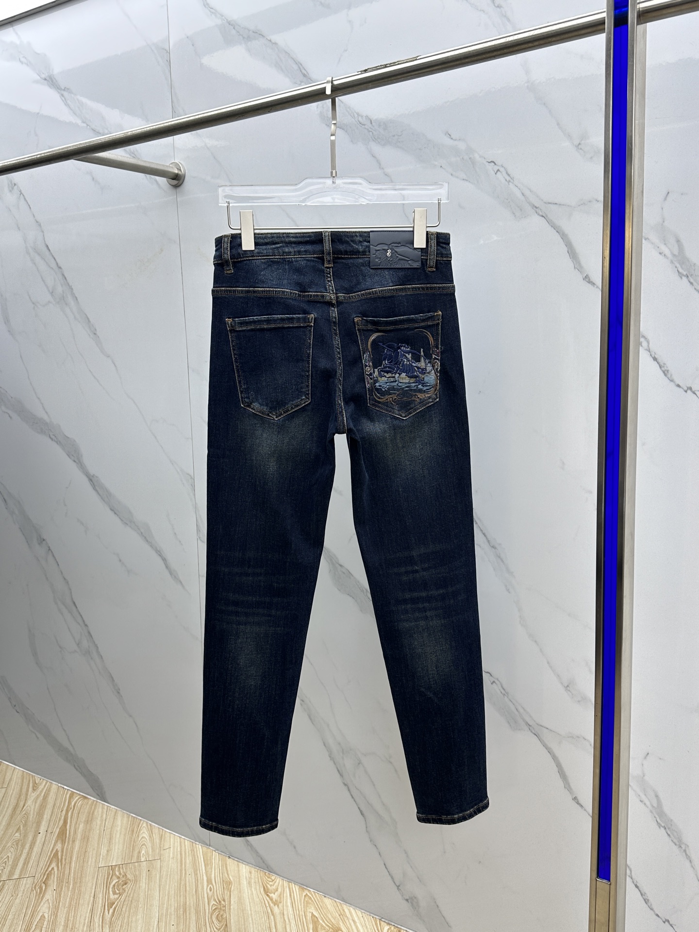  🆕Burberry巴宝莉 🔥高端定制、2025早秋最新款牛仔裤 柜台同步发售 原版定制复刻 客供五金辅