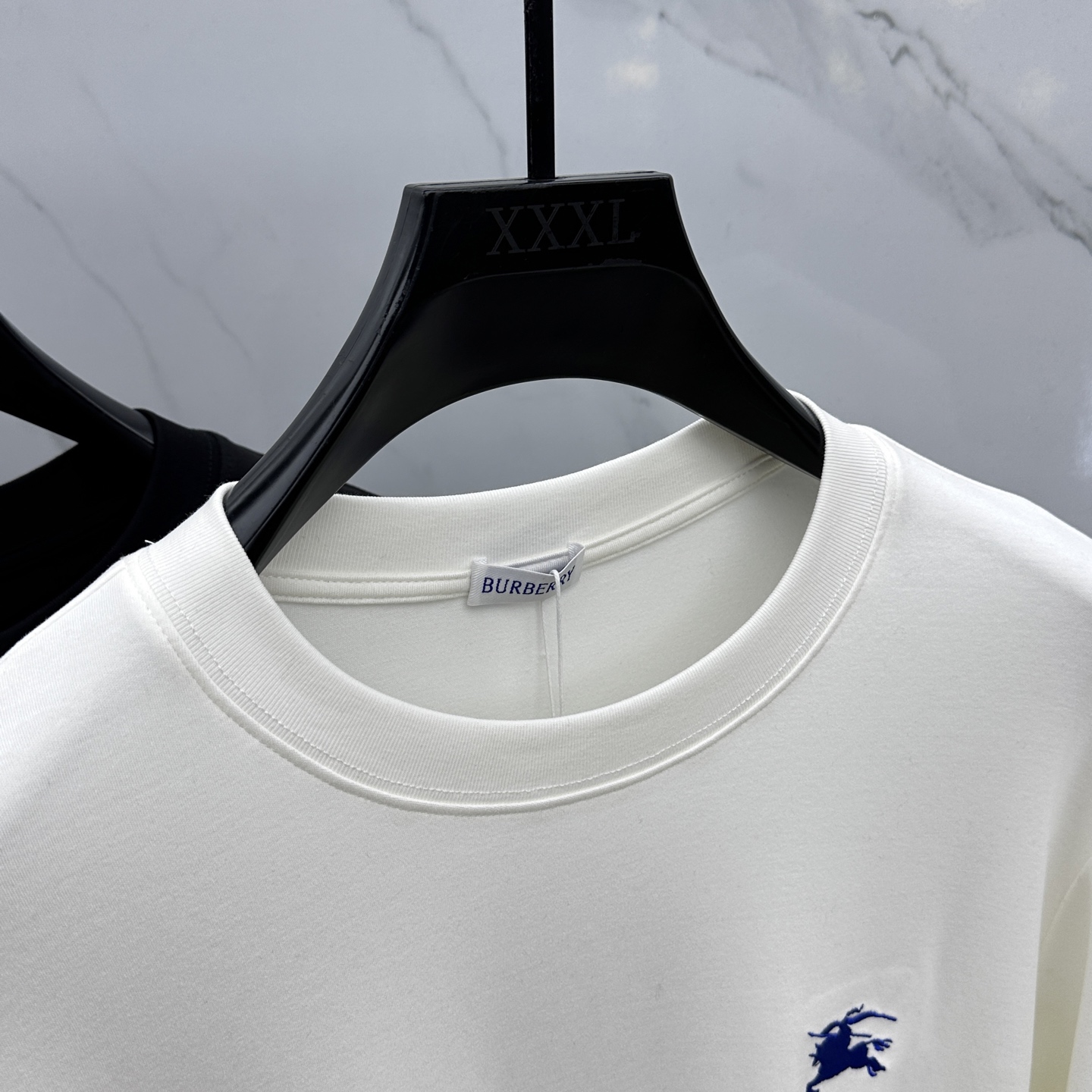 🆕Burberry巴宝莉 2025s早秋新款长袖T恤，基础款推荐！百搭战神！胸前B家经典战马蓝色图形立体