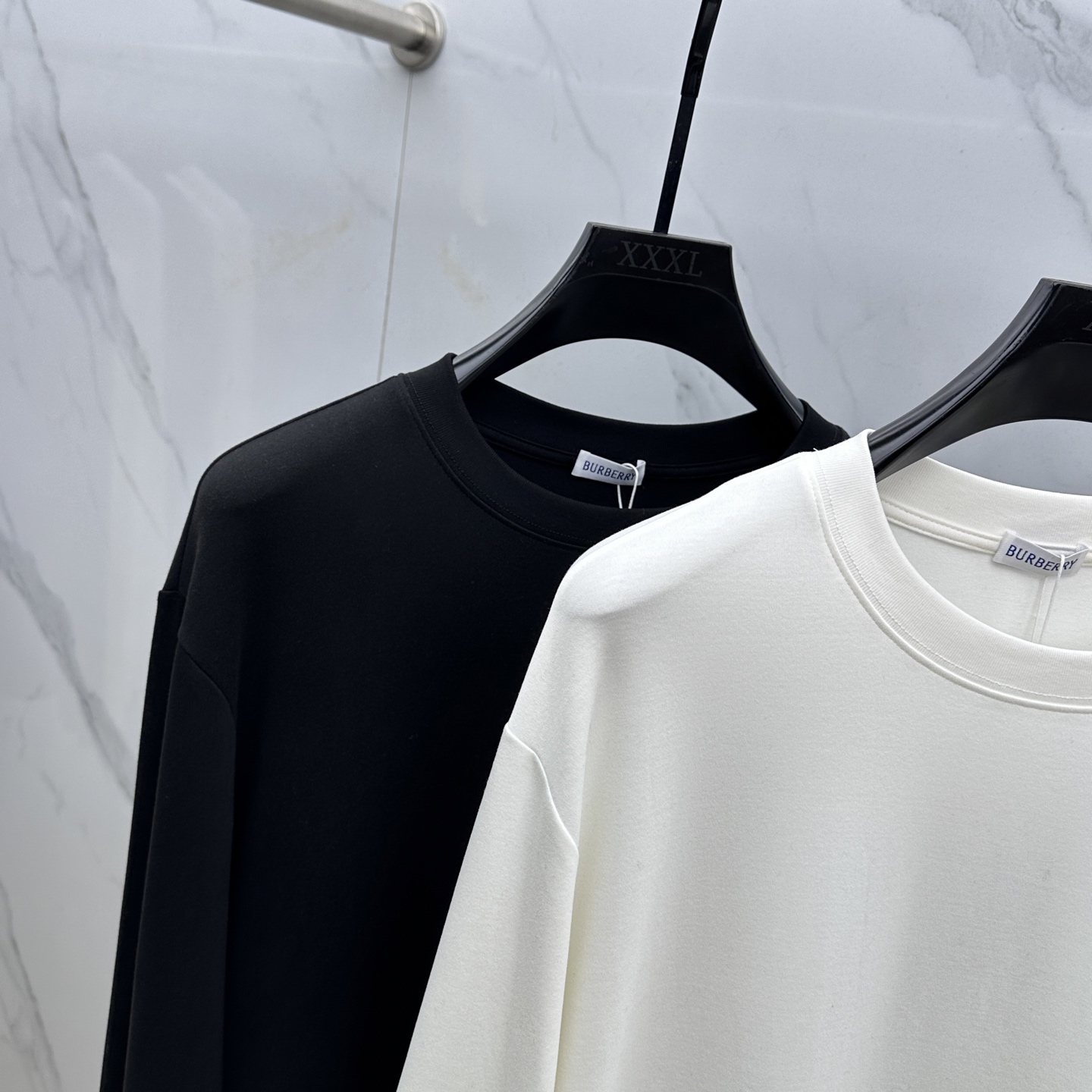 🆕Burberry巴宝莉 2025s早秋新款长袖T恤，基础款推荐！百搭战神！胸前B家经典战马蓝色图形立体
