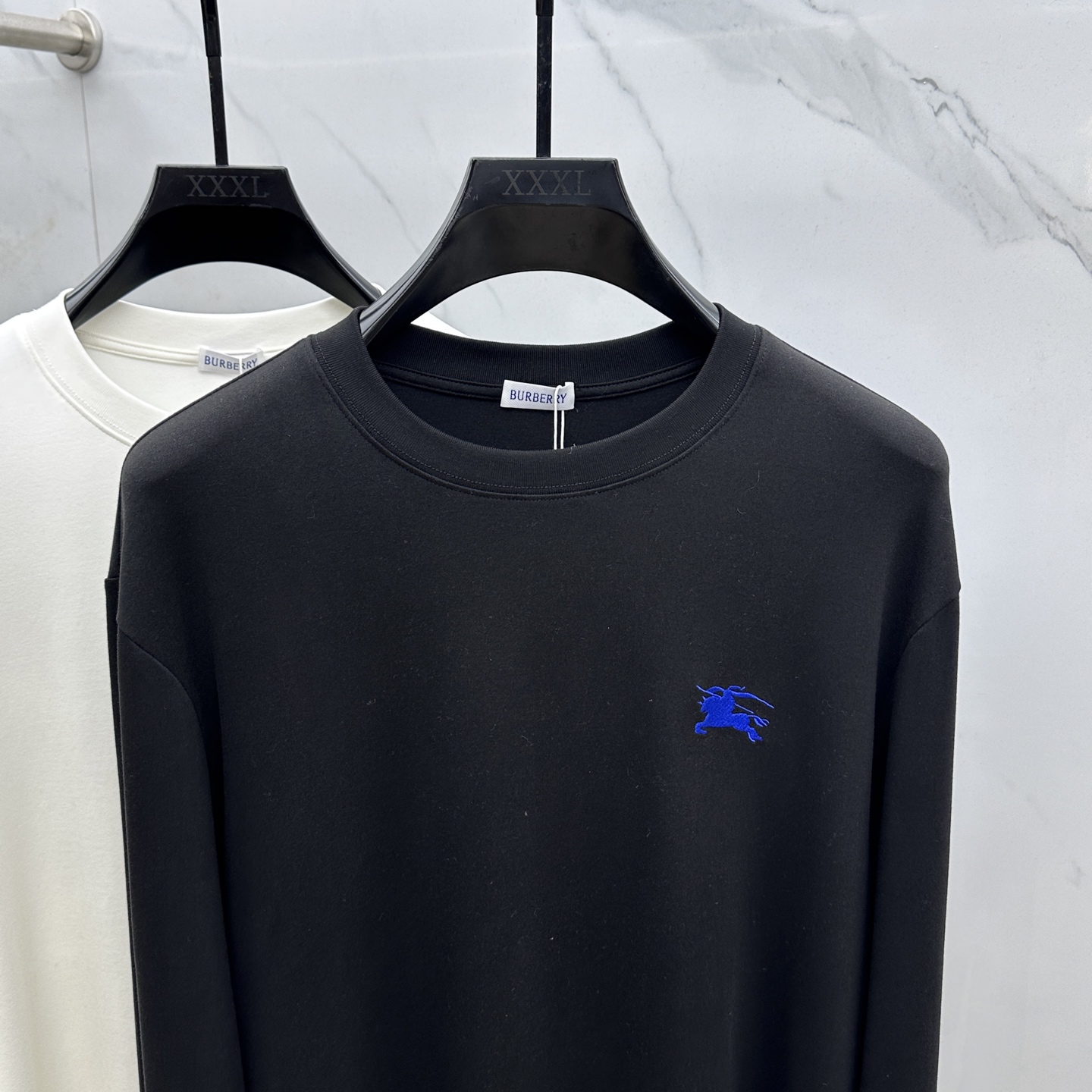 🆕Burberry巴宝莉 2025s早秋新款长袖T恤，基础款推荐！百搭战神！胸前B家经典战马蓝色图形立体