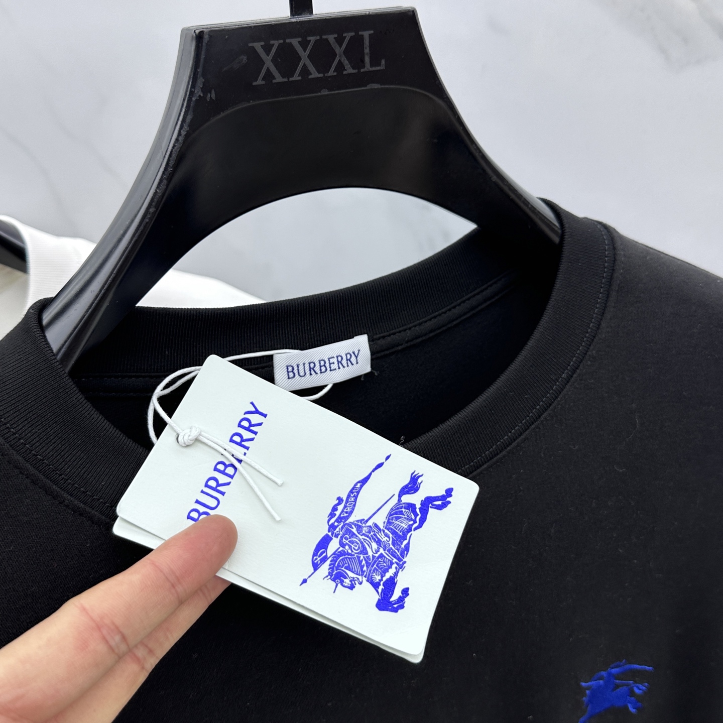 🆕Burberry巴宝莉 2025s早秋新款长袖T恤，基础款推荐！百搭战神！胸前B家经典战马蓝色图形立体