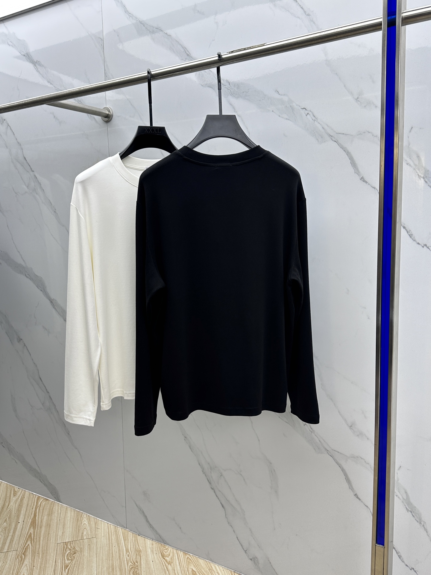 🆕Burberry巴宝莉 2025s早秋新款长袖T恤，基础款推荐！百搭战神！胸前B家经典战马蓝色图形立体
