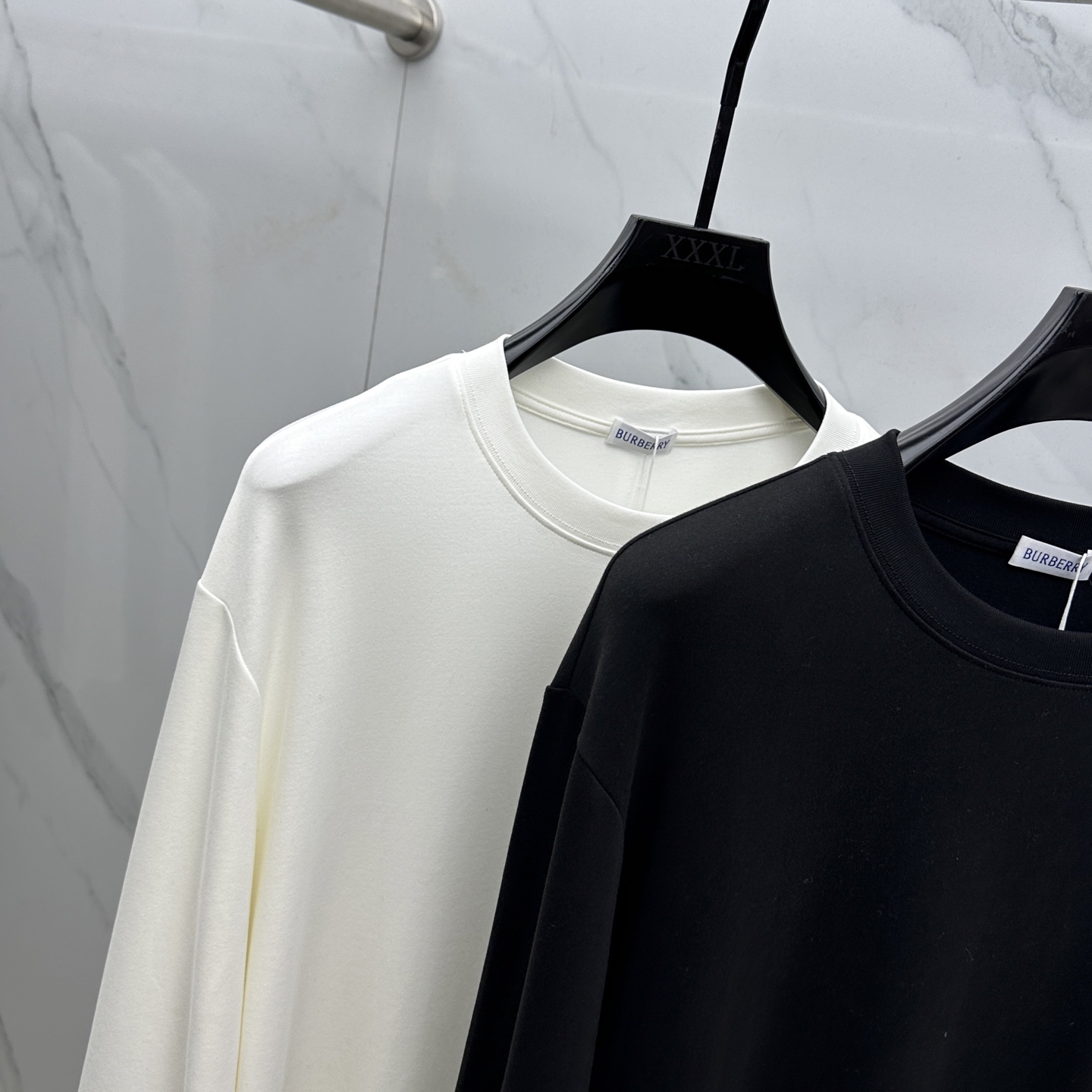 🆕Burberry巴宝莉 2025s早秋新款长袖T恤，基础款推荐！百搭战神！胸前B家经典战马蓝色图形立体
