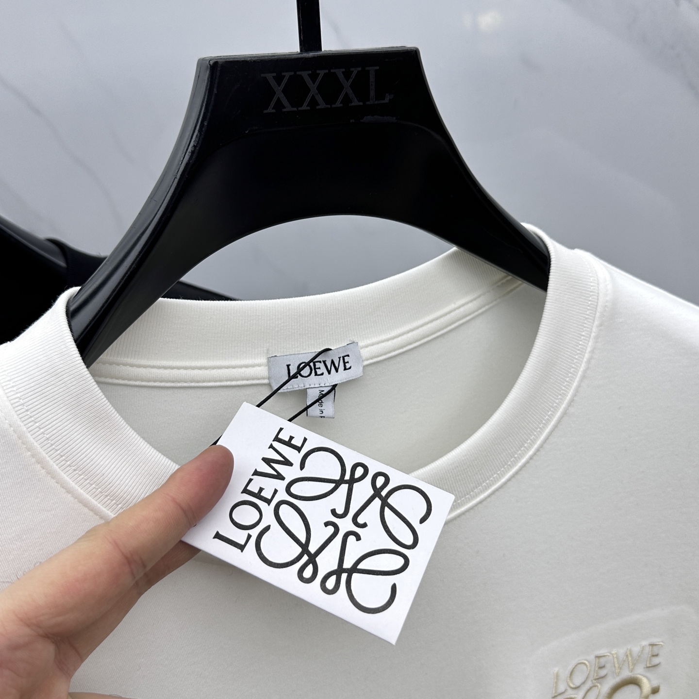  🆕Loewe 罗意威 2025s新款昂跑联名刺绣T恤，胸前字母图形立体绣花设计．字母logo立体搭配．