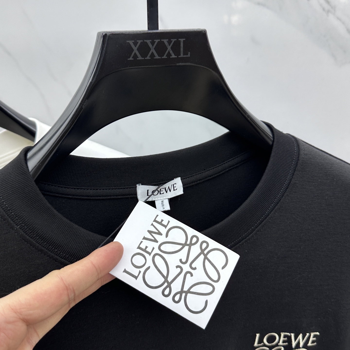  🆕Loewe 罗意威 2025s新款昂跑联名刺绣T恤，胸前字母图形立体绣花设计．字母logo立体搭配．