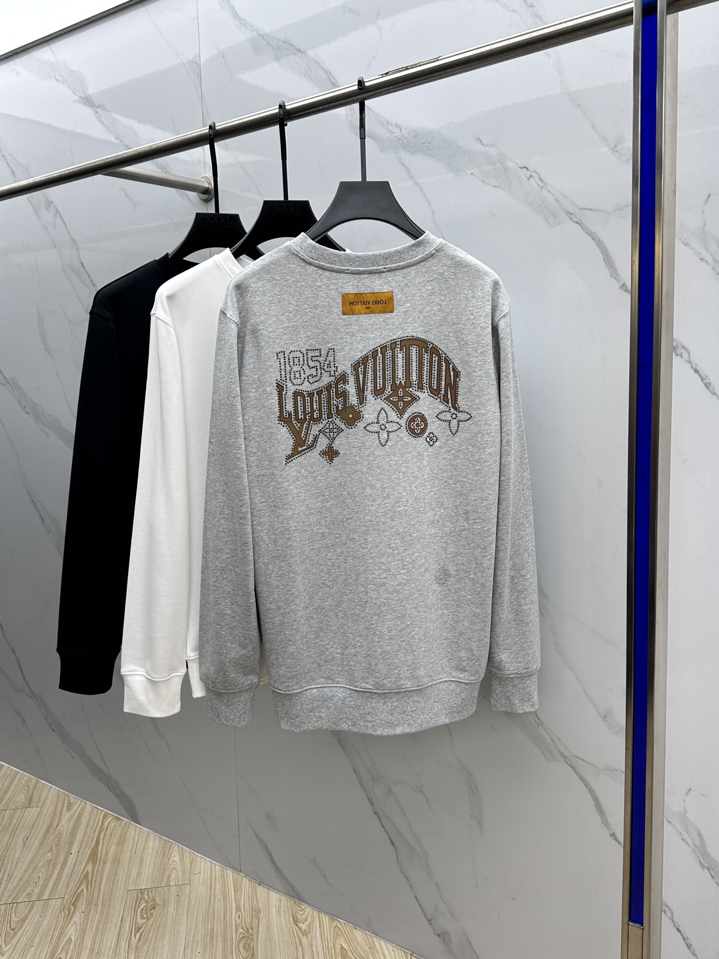  🆕1V*路易威登 25FW早秋新款圆领卫衣，男女同款！独特吸引人的眼球，这一款卫衣品相品质都在线，舒适