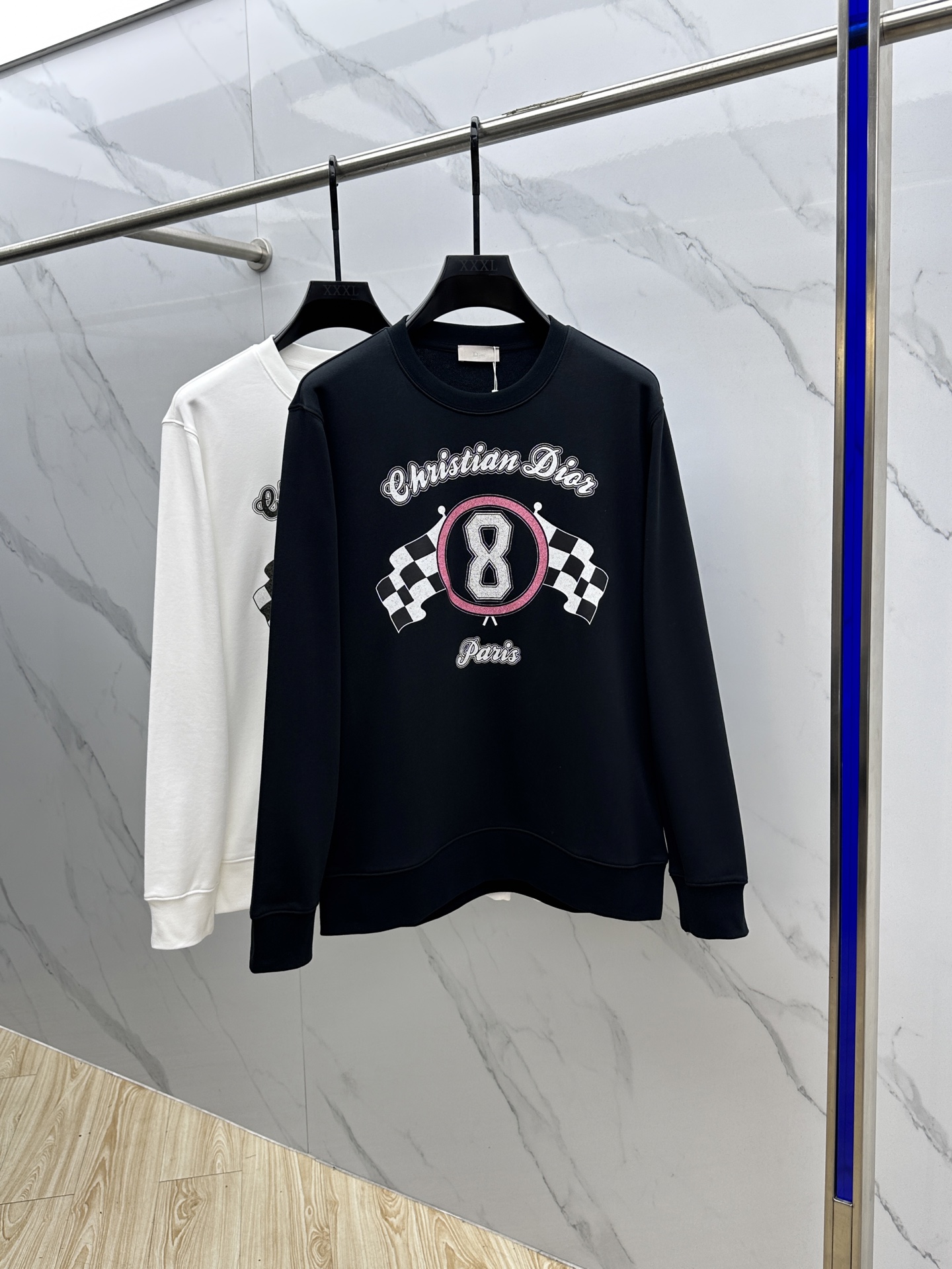 NO:514266,Dior 25FW early autumn new round neck sweatshirt, same style for men and women!  Unique and attractive, this sweatshirt has all the quality and quality online, comfortable, and the same style and fashion, including fabrics and cutting techniques!  Three-dimensional printing technology, pure cotton breathable, comfortable to wear during daily wear, rib knit on the neckline is flat and tight, and the neckline will not be crooked even if it is tossed freely. The loose style will make you find that the upper body looks really good. The overall size is minimalist and neat, and it is super versatile everyday!  It’s a fashionable item that you can look youthful, and xx will never make mistakes!  Code number M-XXL, dior, dior, hoodie, sweatshirts, alexander wang19860909Dior迪奥 25FW早秋新款圆领卫衣,男女同款！独特吸引人的眼球,这一款卫衣品相品质都在线,舒适度,一如既往的版型,时髦度,包括面料、裁剪工艺上,都是下足了功夫！立体印花工艺,纯棉透气,日常穿着穿感舒适,领口的罗纹针织平整紧密,随意折腾都不会领口歪斜,宽松版型,上身你就会发现真的好好看,整体极简利落,超级日常百搭！随随便便搭配一条裤子就是青春的样子,xx绝不会出错的时髦单品！ 码数M-XXL,,dior,dior,hoodie,sweatshirts,alexander wang,Men's clothing