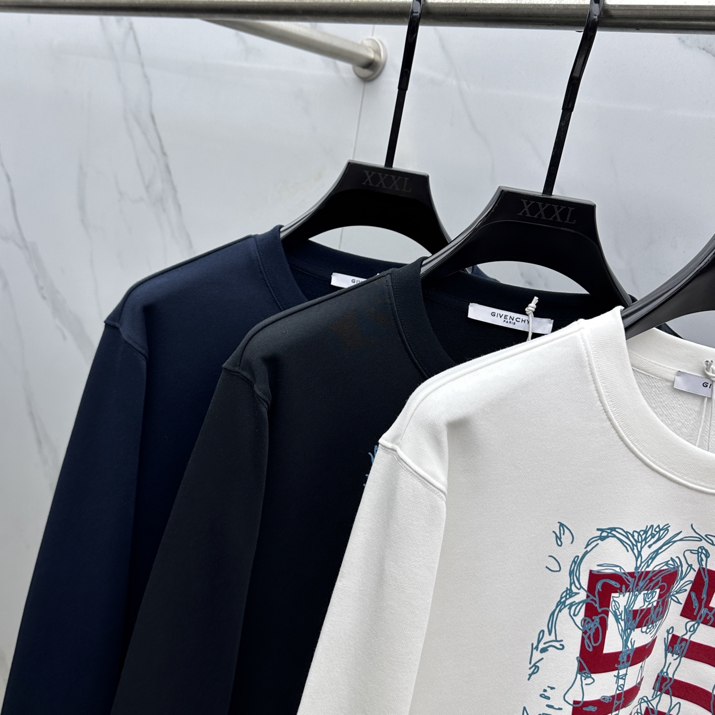 🆕GVC*纪梵希 25FW早秋新款圆领卫衣，男女同款！独特吸引人的眼球，这一款卫衣品相品质都在线，舒适度