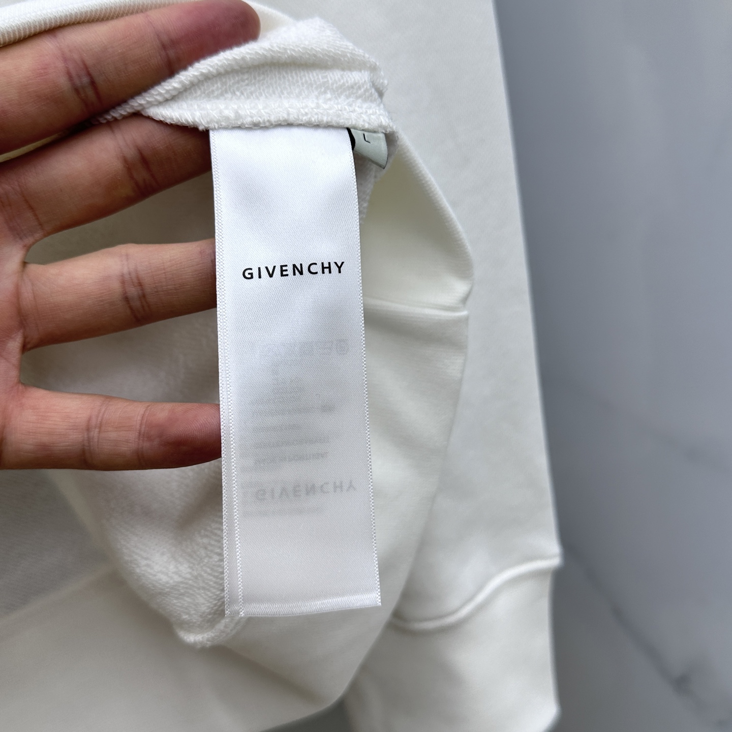 🆕GVC*纪梵希 25FW早秋新款圆领卫衣，男女同款！独特吸引人的眼球，这一款卫衣品相品质都在线，舒适度