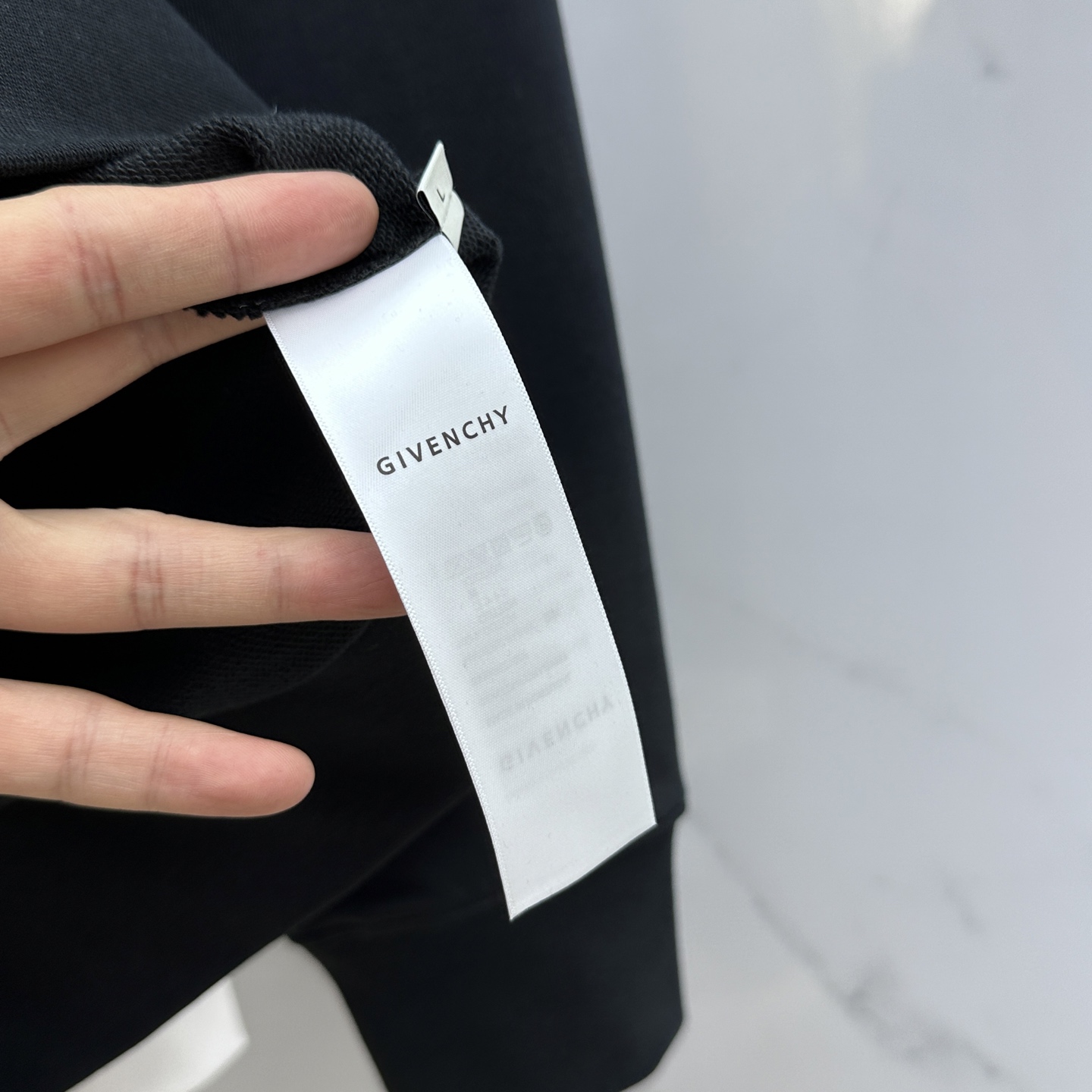 🆕GVC*纪梵希 25FW早秋新款圆领卫衣，男女同款！独特吸引人的眼球，这一款卫衣品相品质都在线，舒适度