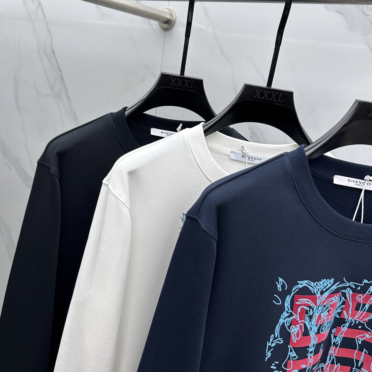 🆕GVC*纪梵希 25FW早秋新款圆领卫衣，男女同款！独特吸引人的眼球，这一款卫衣品相品质都在线，舒适度