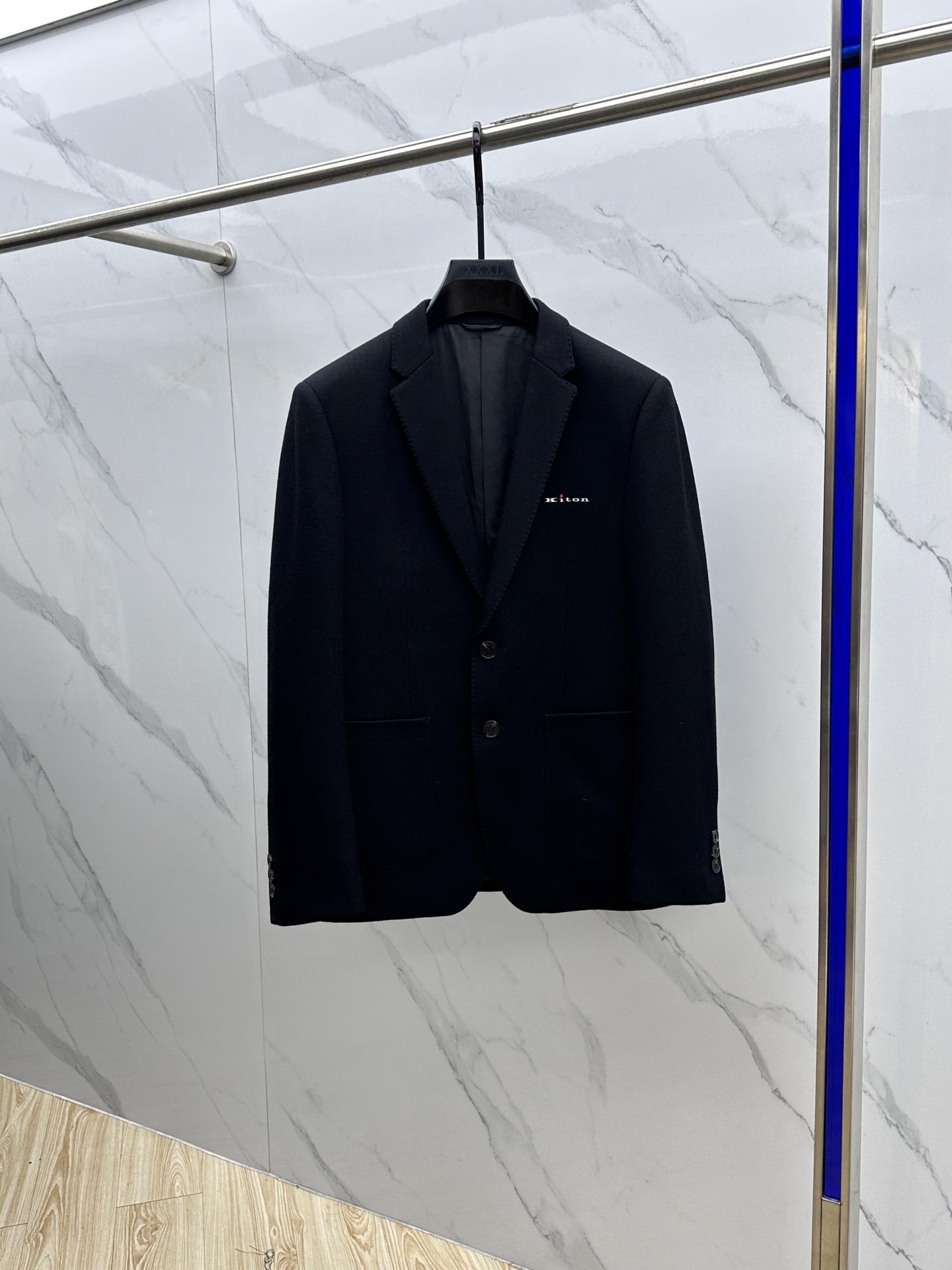 NO:514277,Kiton 2025ss early autumn new style is released. Men's suit jacket, autumn hot suit jacket, wool fabric suit jacket, comfortable and slim when worn. It is lazy and casual, combined with clean and simple colors, it is particularly pleasing to look at and suitable for daily wear~ I love to launch sports items embellished with vitality prints!  hs size M-3XL,,jackets & coats,business suit,alexander wang19860909Kiton 奇顿 2025ss早秋新款发布 男装西装外套,秋季爆款西装外套,羊毛面料西装外套,穿上就是舒适自在又显瘦的存在,慵懒而随性,结合干净简单的色系就特别耐看,适合日常穿着~倾情推出缀饰活力印花的运动单品！hs 尺码M-3XL,,jackets & coats,business suit,alexander wang,Men's clothing