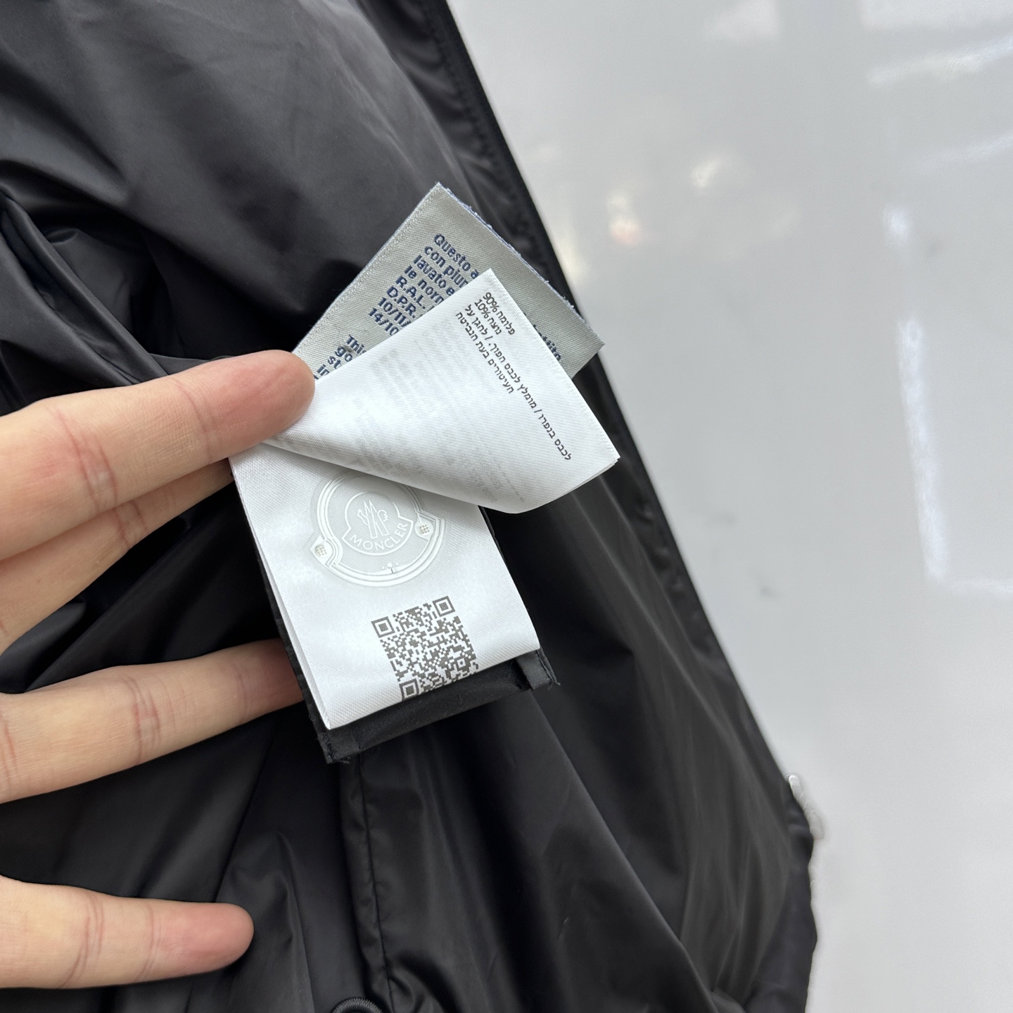 。🆕Moncler蒙口 25秋冬连帽织带秋冬新款连帽内里夹棉，轻薄保暖，上身版型好到爆！这个秋冬绝对值得