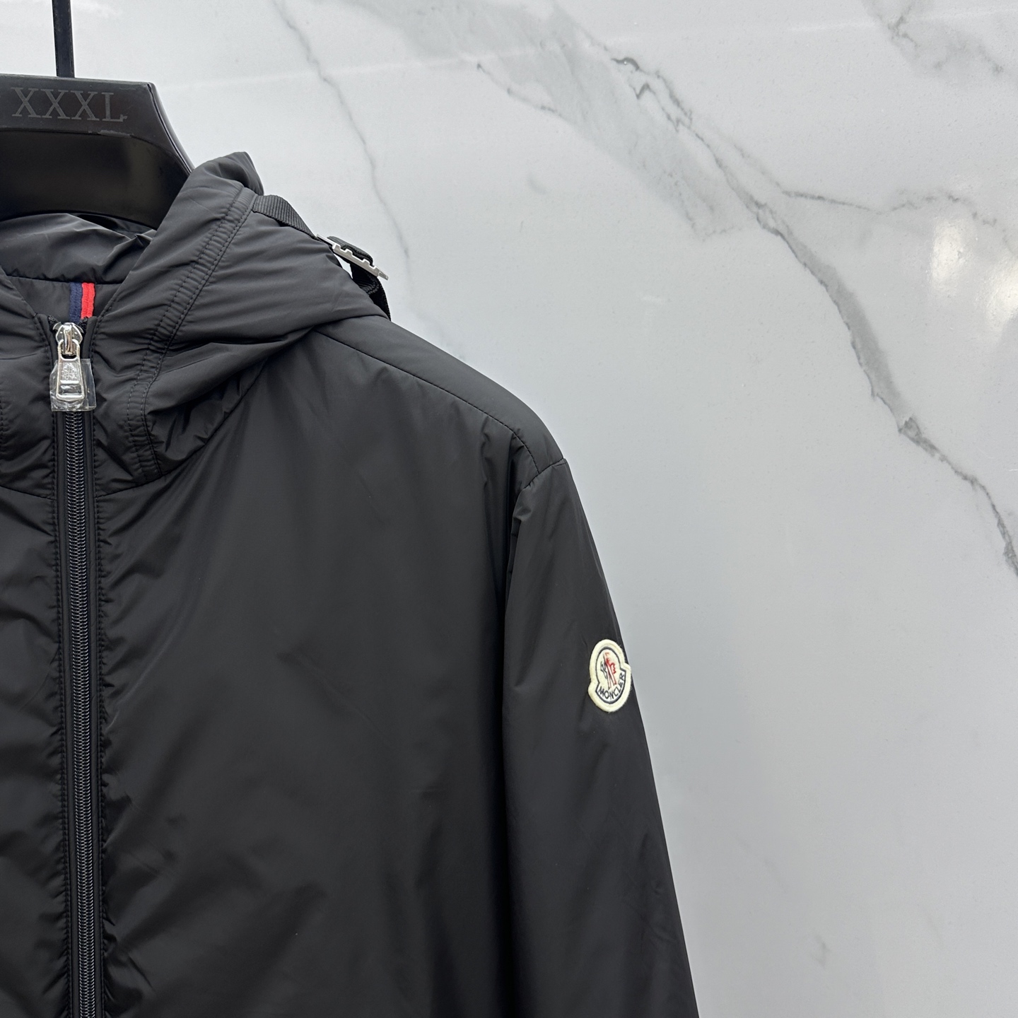 。🆕Moncler蒙口 25秋冬连帽织带秋冬新款连帽内里夹棉，轻薄保暖，上身版型好到爆！这个秋冬绝对值得