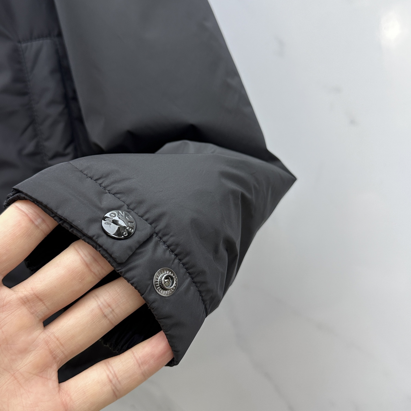 。🆕Moncler蒙口 25秋冬连帽织带秋冬新款连帽内里夹棉，轻薄保暖，上身版型好到爆！这个秋冬绝对值得