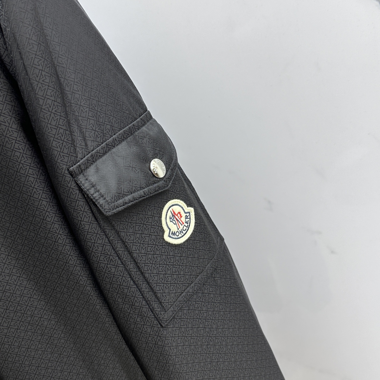 。 🆕Moner 蒙口 2025ss早秋新款发布 连帽夹克外套，秋季爆款提花面料夹薄棉设计外套，穿上就是