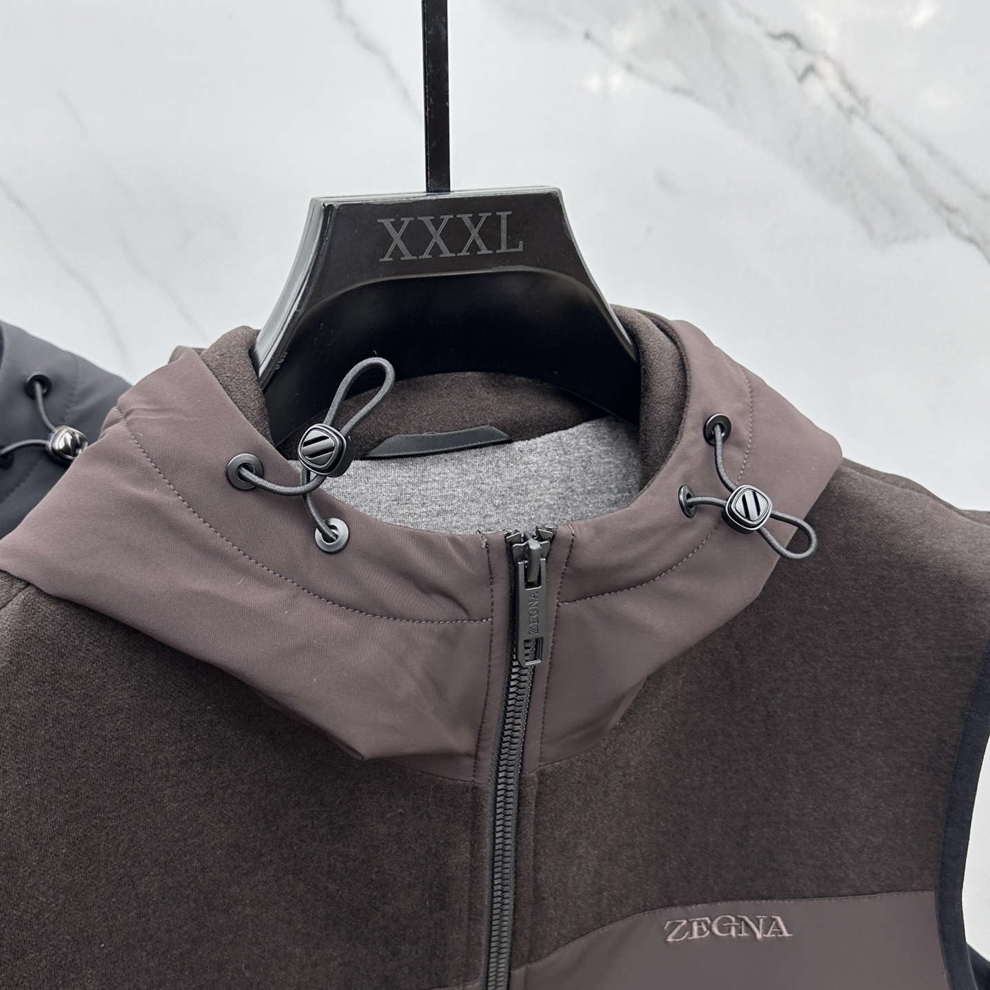 。 🆕ZEGNA*杰尼亚 2025ss早秋新款发布 杰尼亚连帽马甲外套，秋季爆款羊毛拼接马甲外套，穿上就