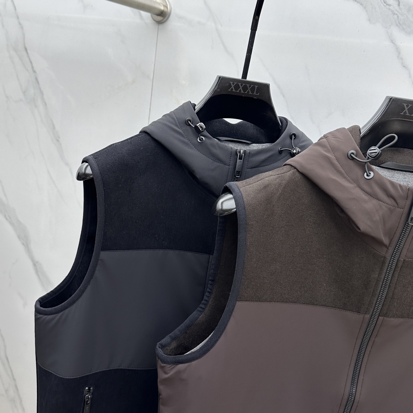 。 🆕ZEGNA*杰尼亚 2025ss早秋新款发布 杰尼亚连帽马甲外套，秋季爆款羊毛拼接马甲外套，穿上就