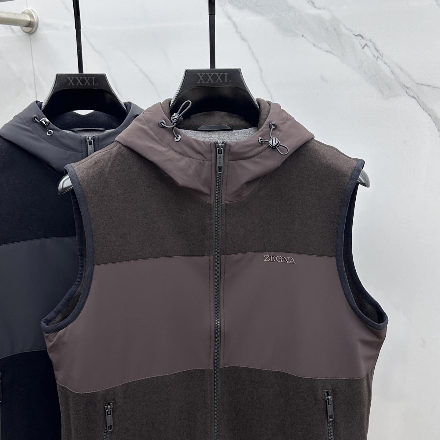 。 🆕ZEGNA*杰尼亚 2025ss早秋新款发布 杰尼亚连帽马甲外套，秋季爆款羊毛拼接马甲外套，穿上就