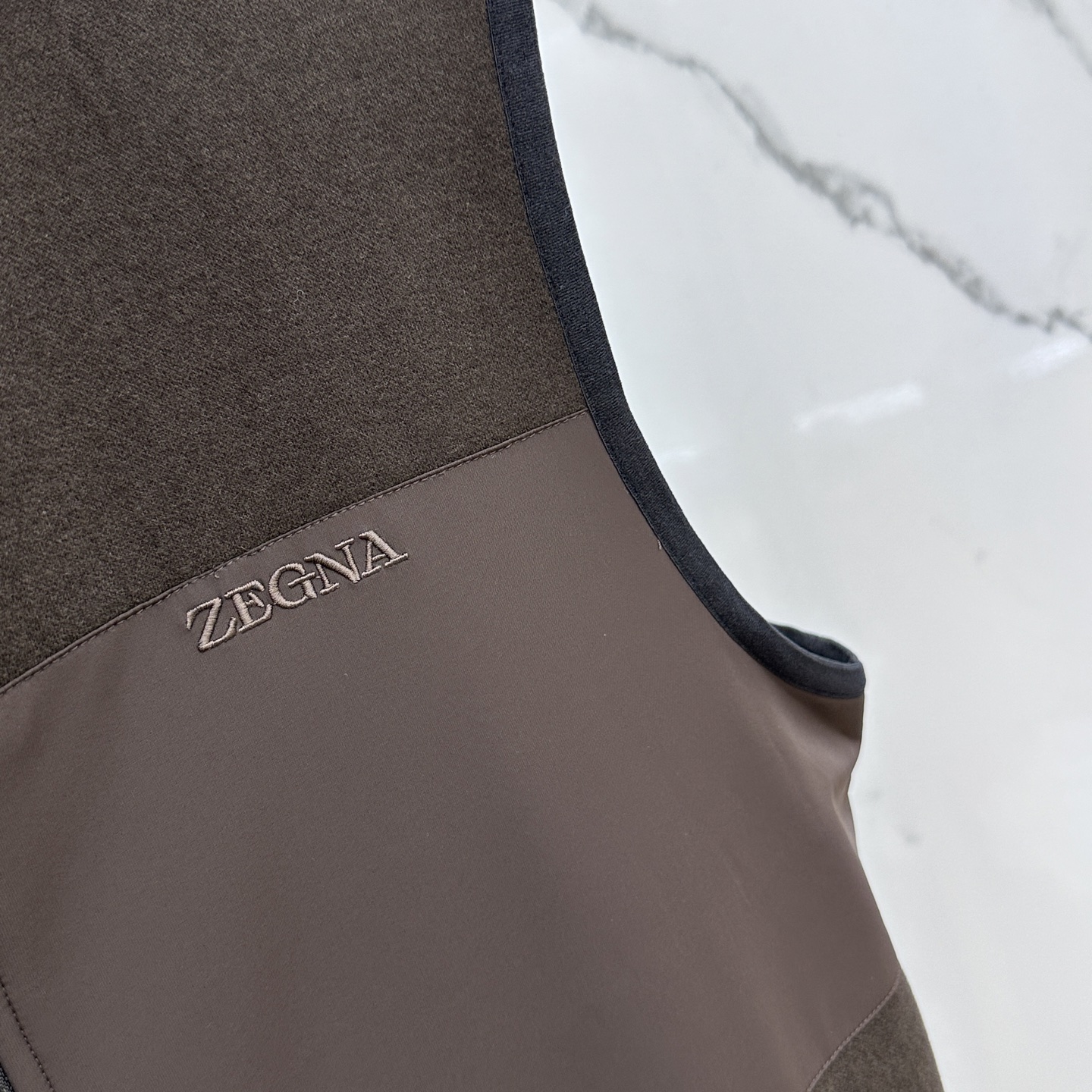 。 🆕ZEGNA*杰尼亚 2025ss早秋新款发布 杰尼亚连帽马甲外套，秋季爆款羊毛拼接马甲外套，穿上就