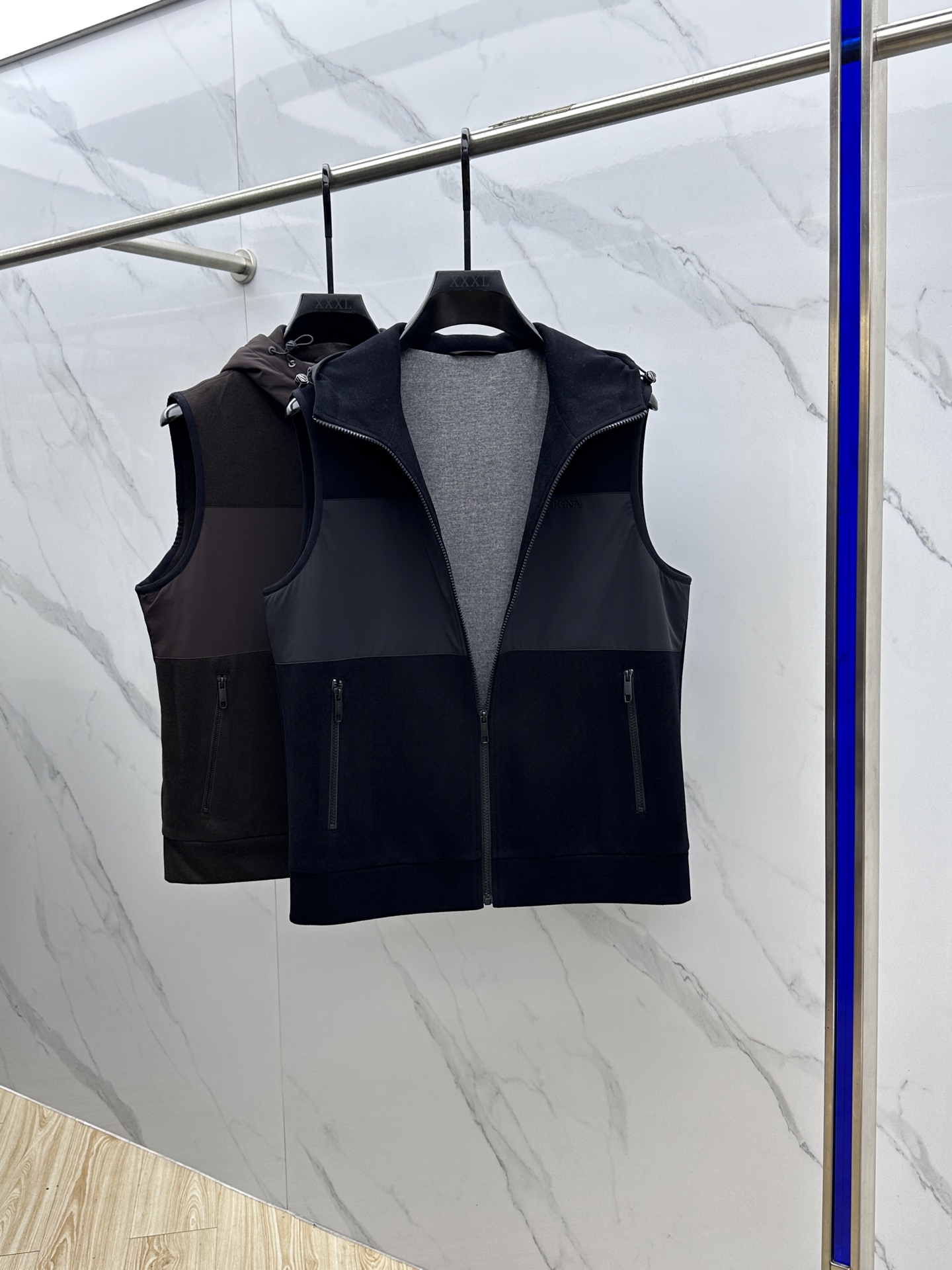 。 🆕ZEGNA*杰尼亚 2025ss早秋新款发布 杰尼亚连帽马甲外套，秋季爆款羊毛拼接马甲外套，穿上就