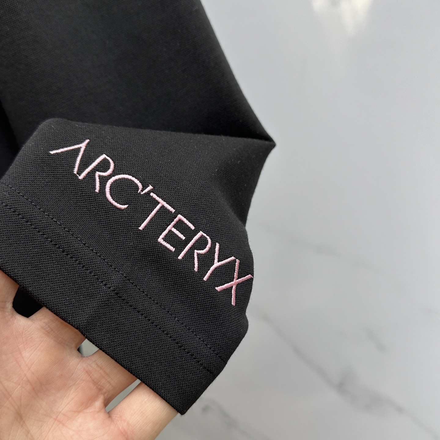  🆕ARCTERYX始祖鸟 2025SS秋季新款棉质长袖 T 恤，以当季色调传递典雅韵味，成就日常搭配佳