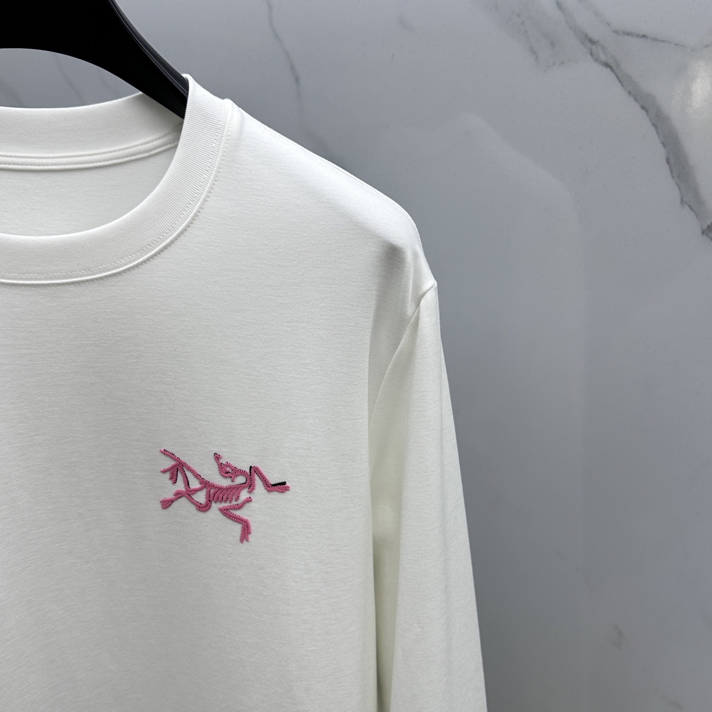  🆕ARCTERYX始祖鸟 2025SS秋季新款棉质长袖 T 恤，以当季色调传递典雅韵味，成就日常搭配佳