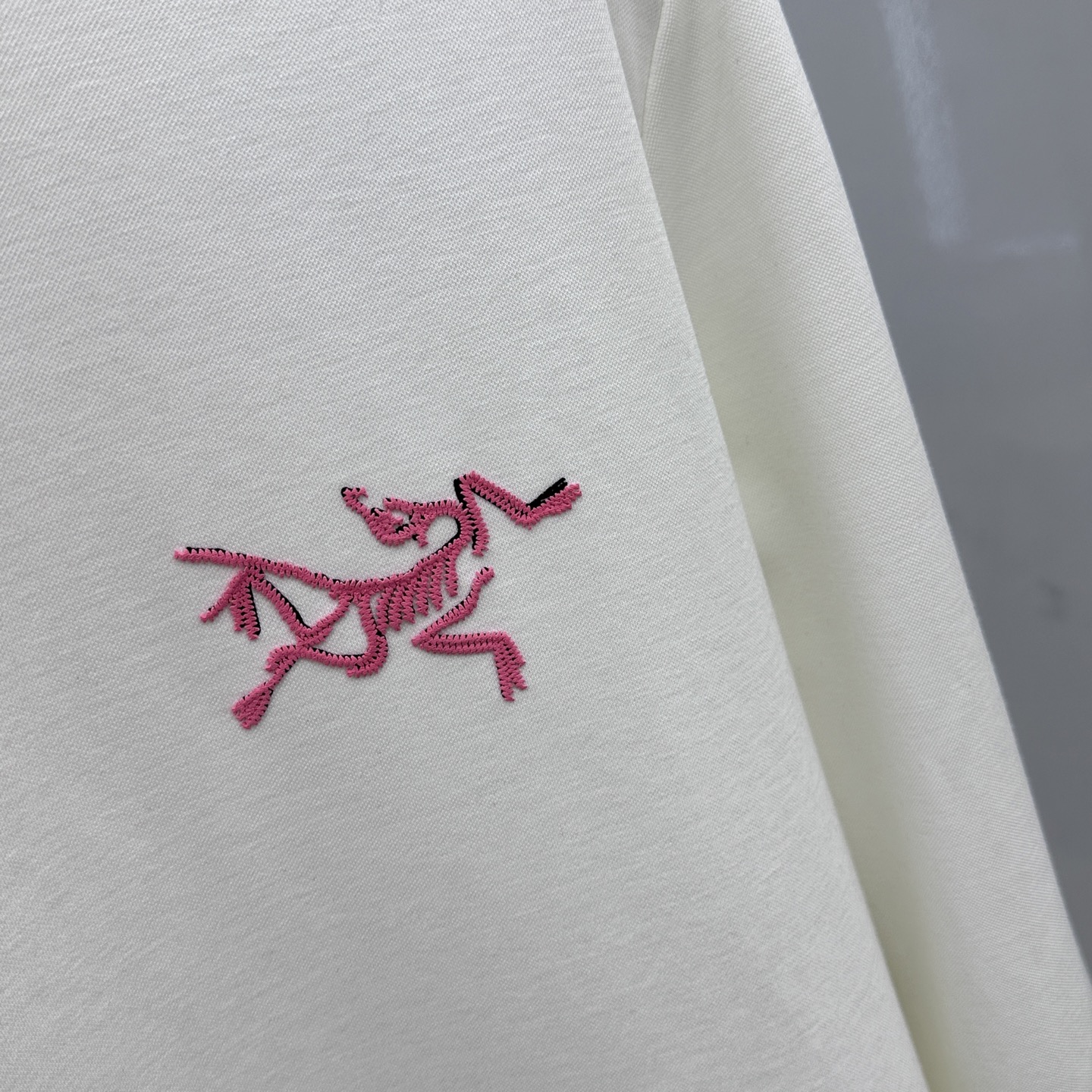  🆕ARCTERYX始祖鸟 2025SS秋季新款棉质长袖 T 恤，以当季色调传递典雅韵味，成就日常搭配佳